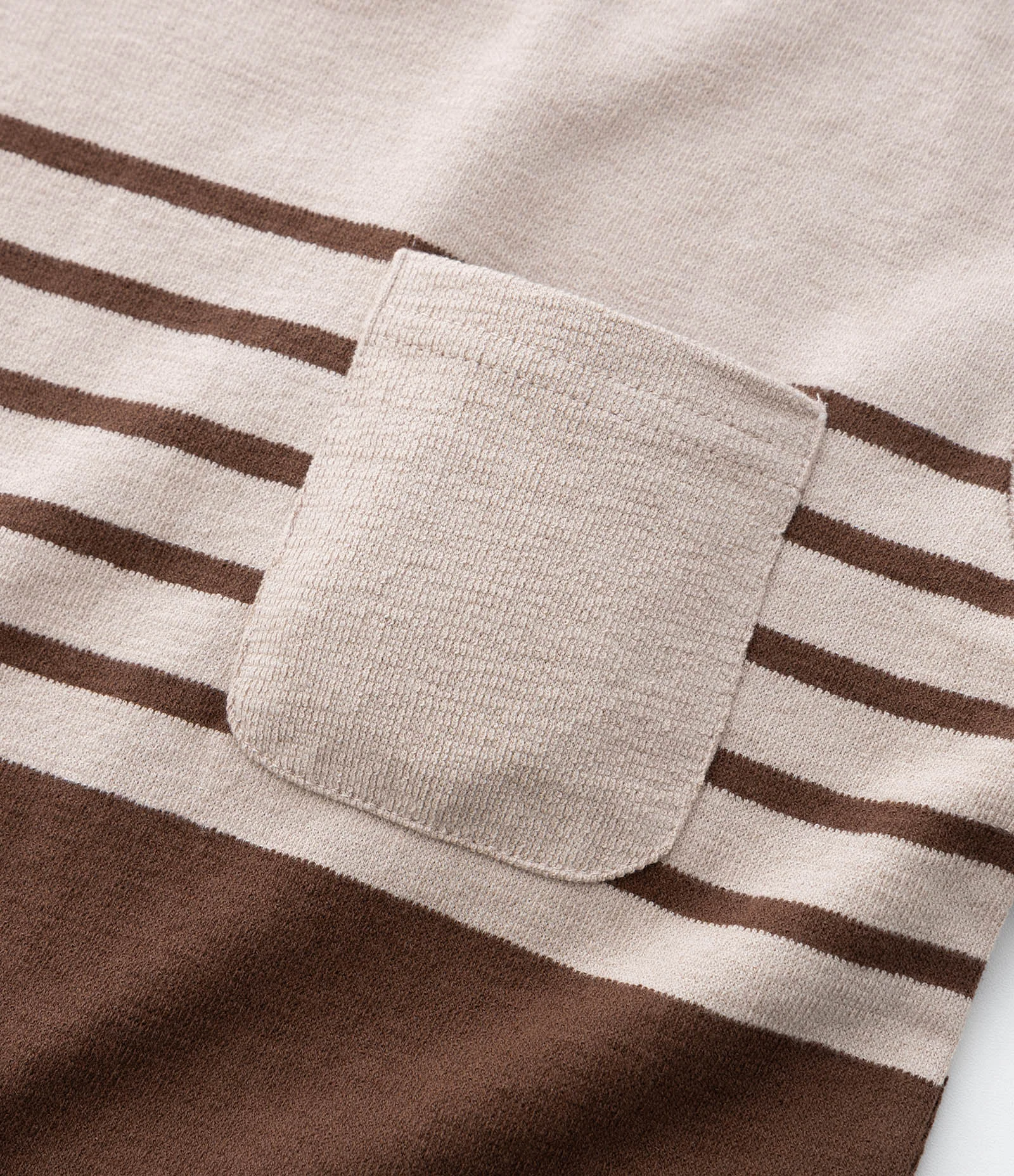 Camiseta Infantil Regular com Estampa de Listras e Bolsinho - Tam 5 a 14 Anos Marrom 6