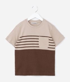 Camiseta Infantil Regular com Estampa de Listras e Bolsinho - Tam 5 a 14 Anos