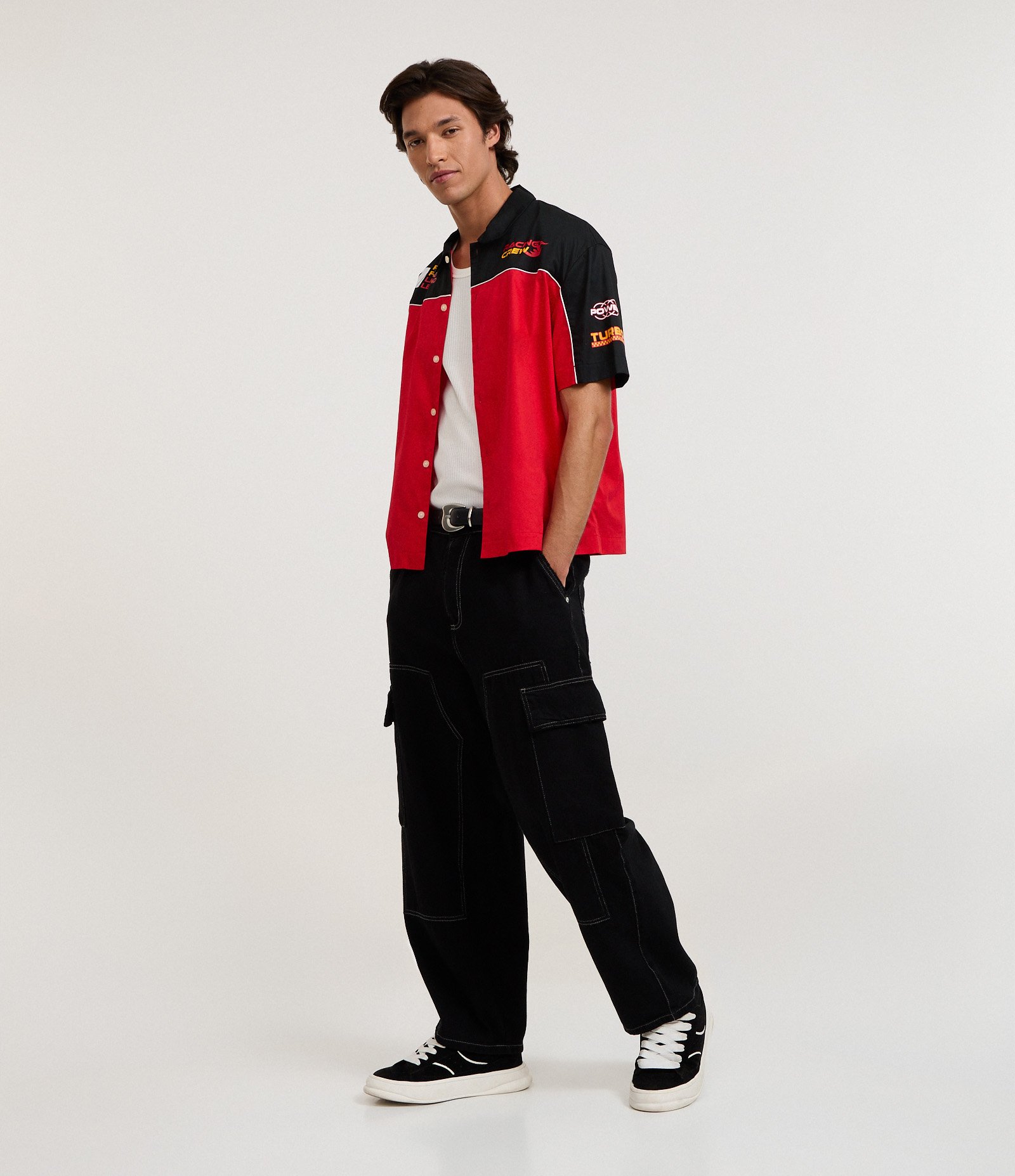 Calça Skater em Jeans com Bolso Cargo e Recortes Preto 1