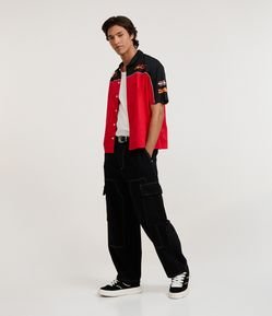 Calça Skater em Jeans com Bolso Cargo e Recortes