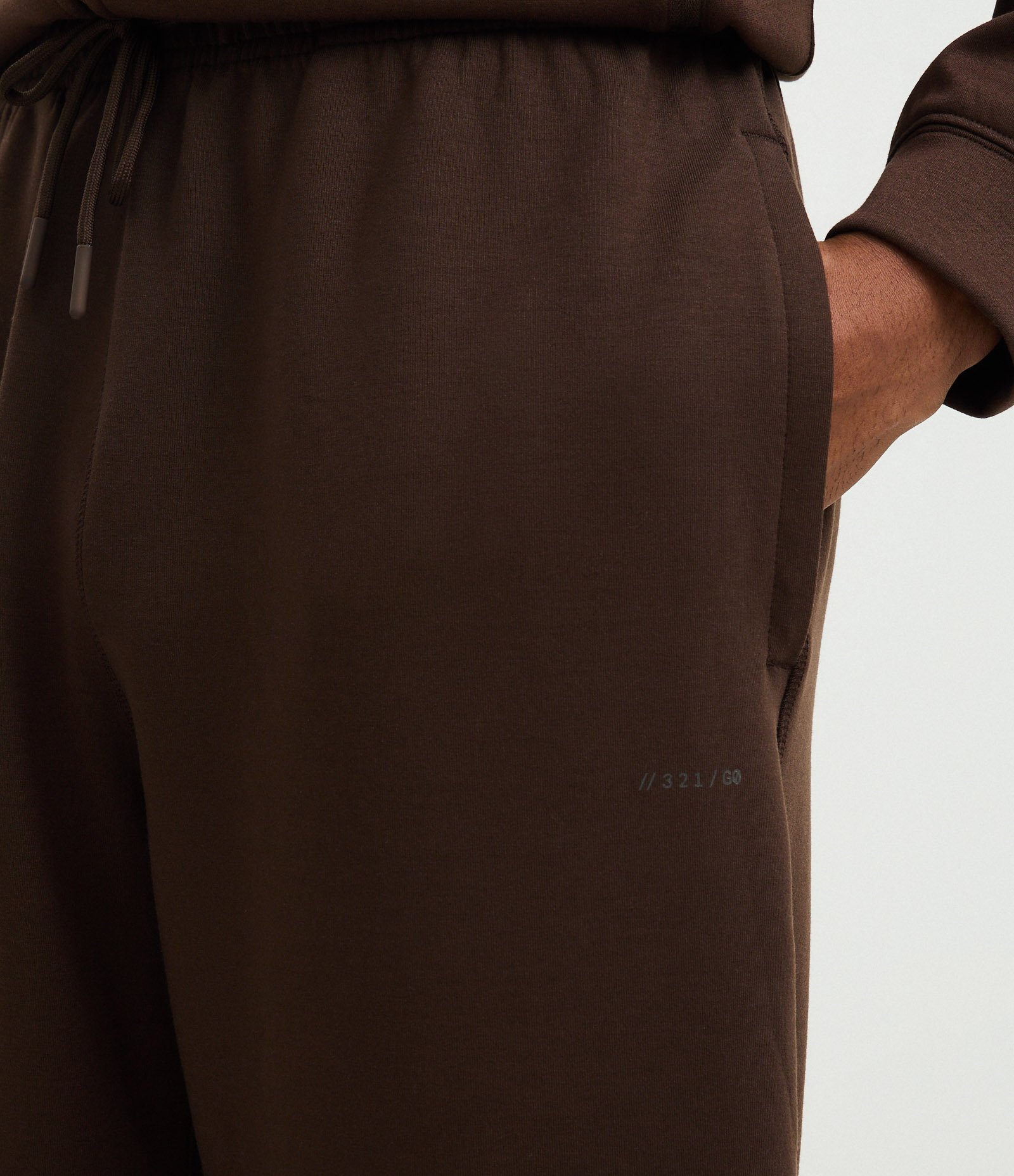 Calça Esportiva Reta em Moletom Tech com Bolsos Marrom Escuro 3