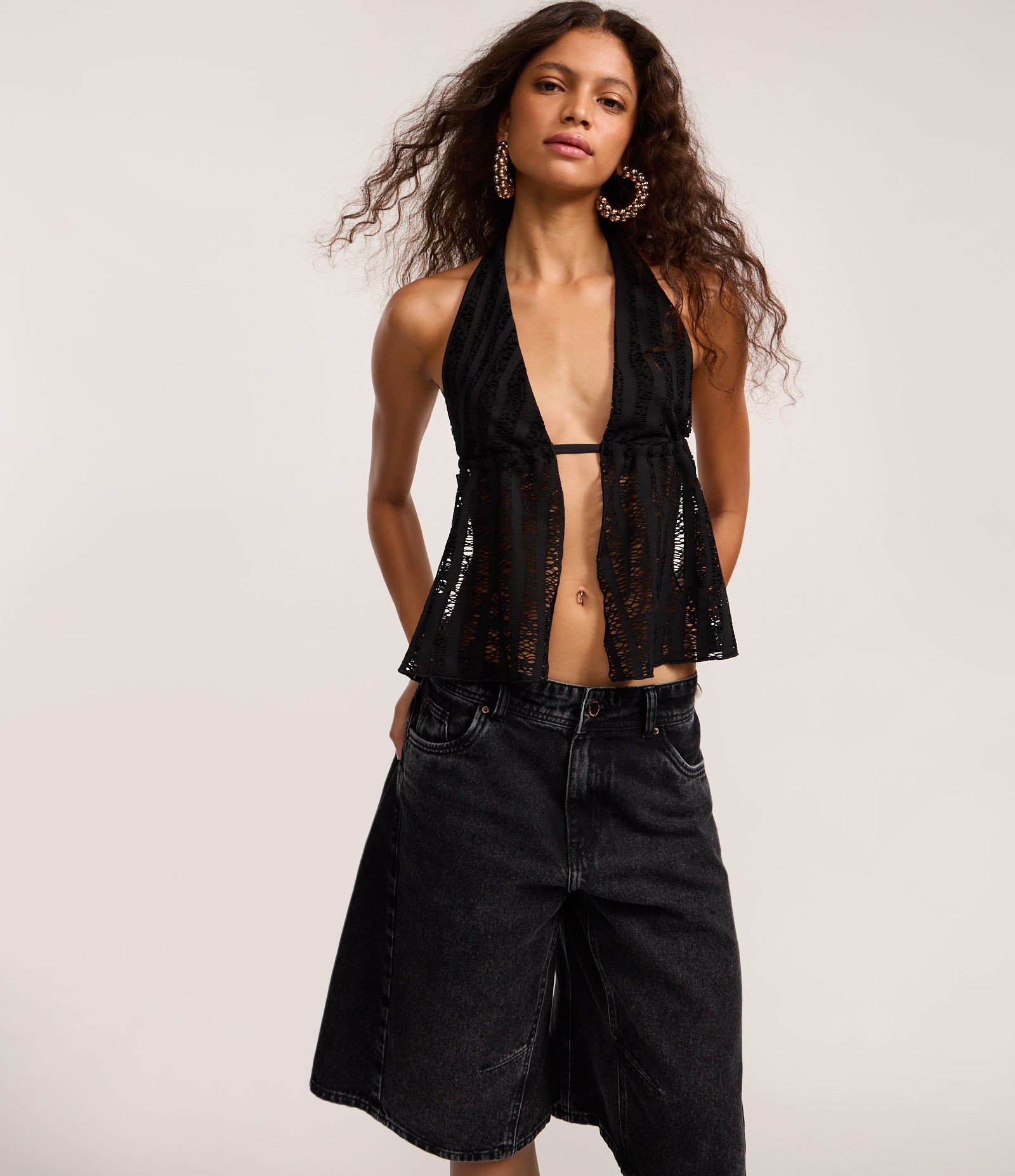 Bermuda Jorts em Jeans com Recortes Preto 2