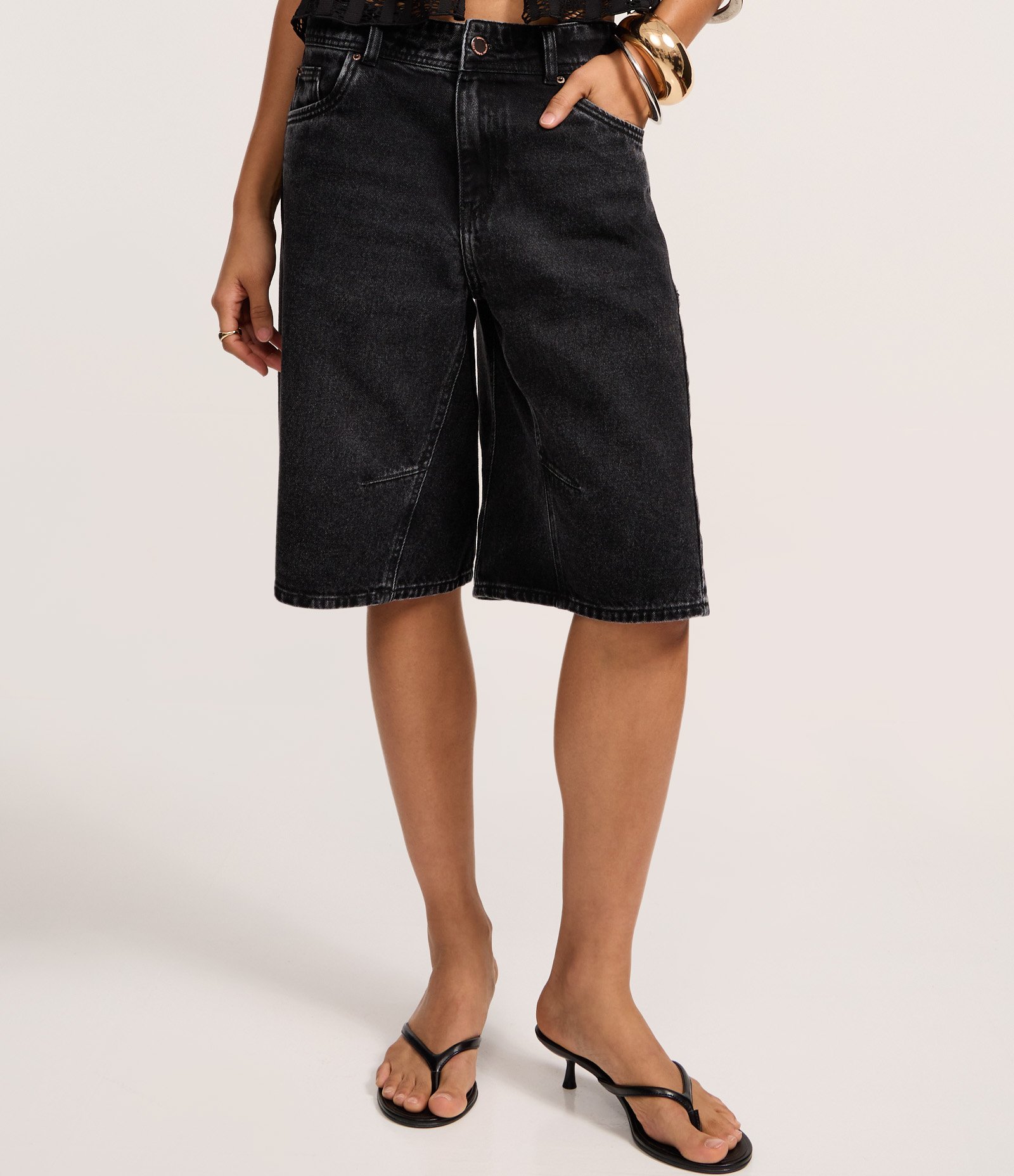 Bermuda Jorts em Jeans com Recortes Preto 3