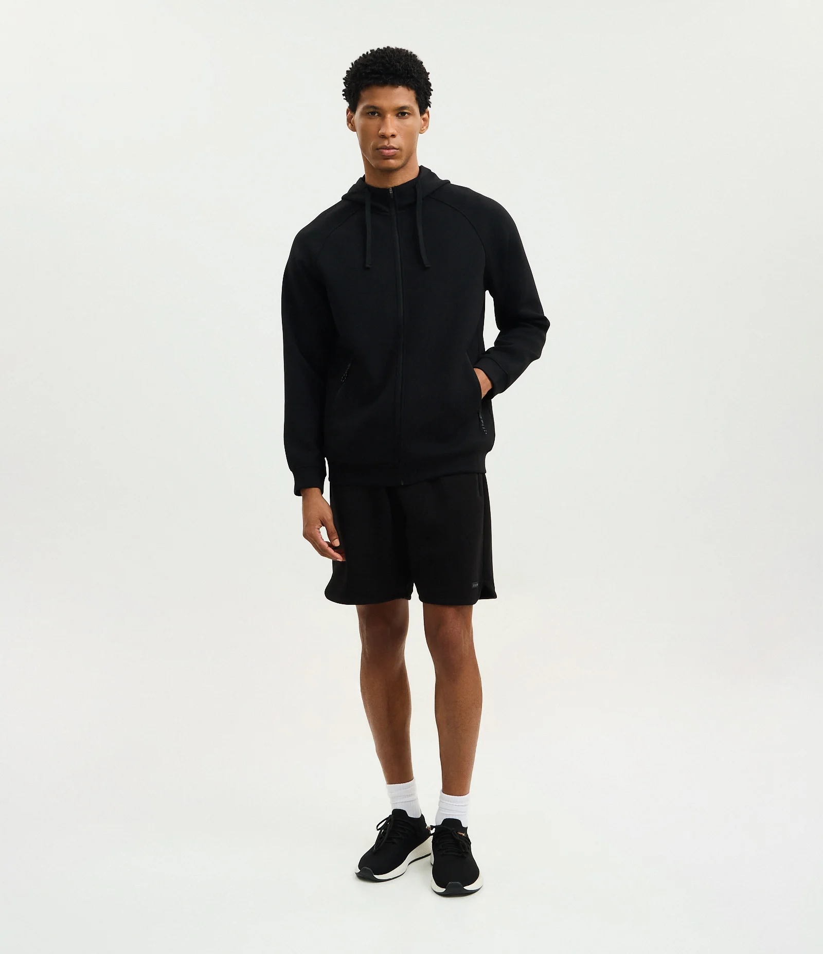 Casaco Tech Fleece Esportivo com Capuz e Zíper Preto 2