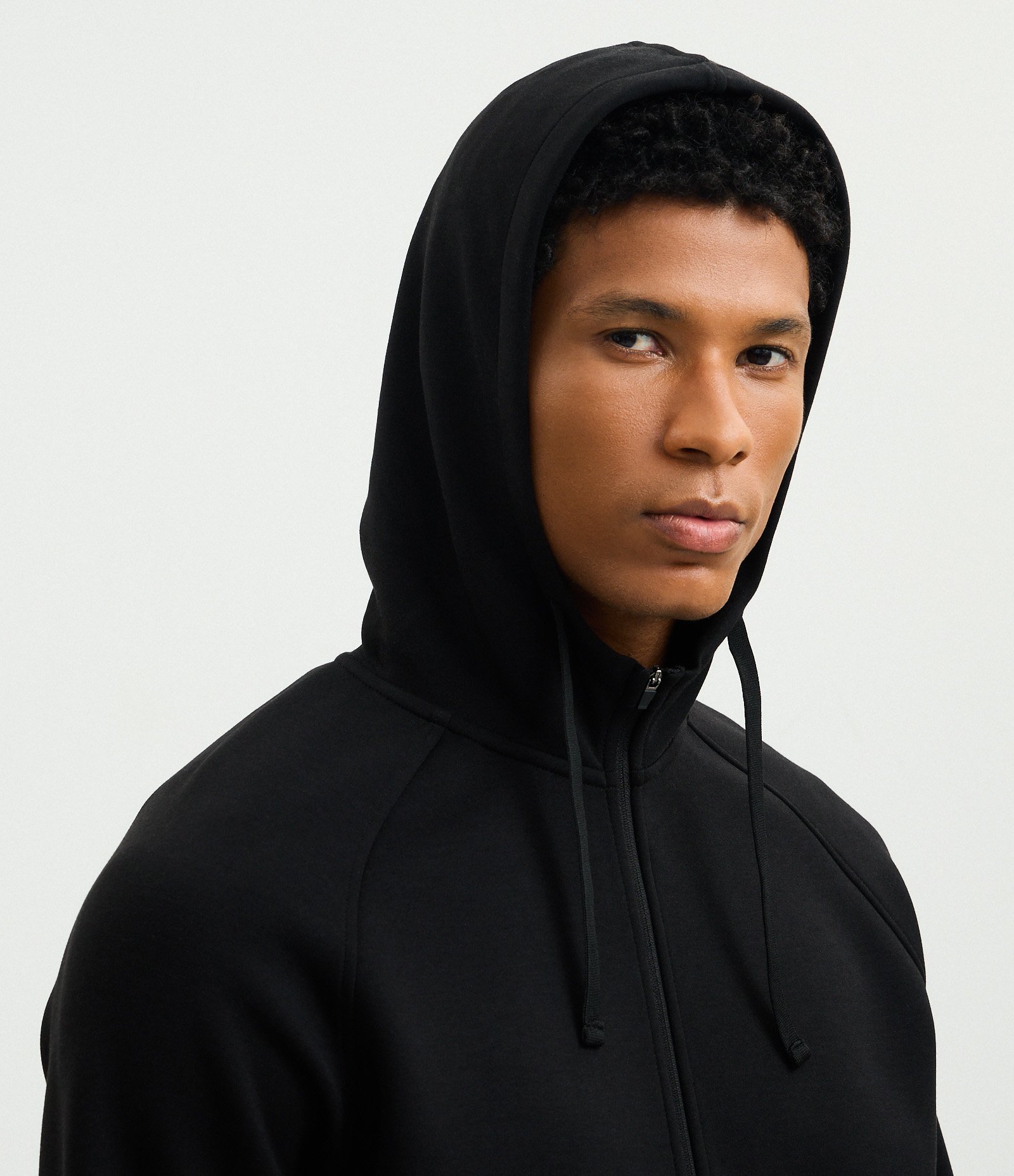 Casaco Tech Fleece Esportivo com Capuz e Zíper Preto 3