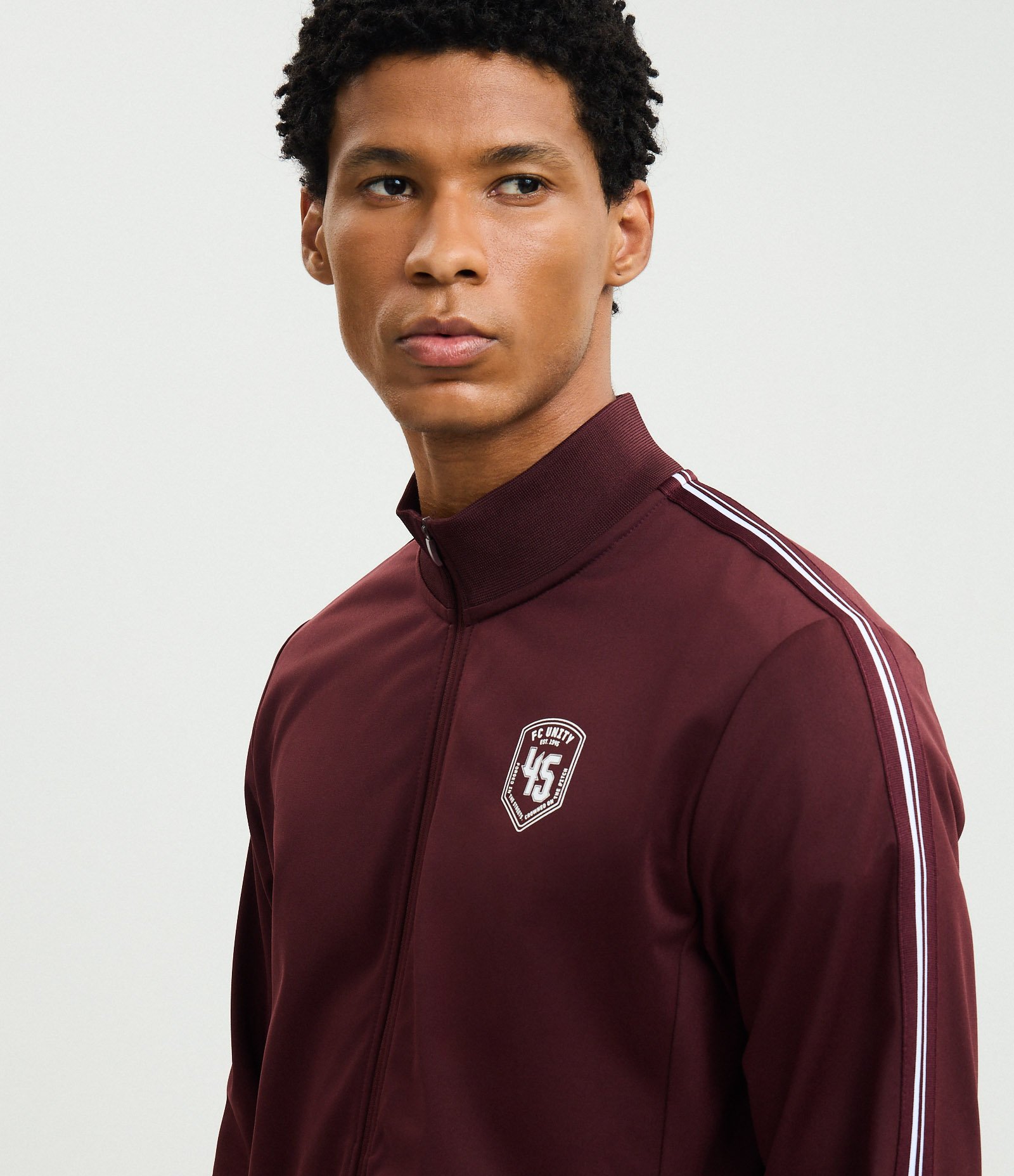 Casaco em Helanca Esportivo com Listras nos Ombros Bordô 3