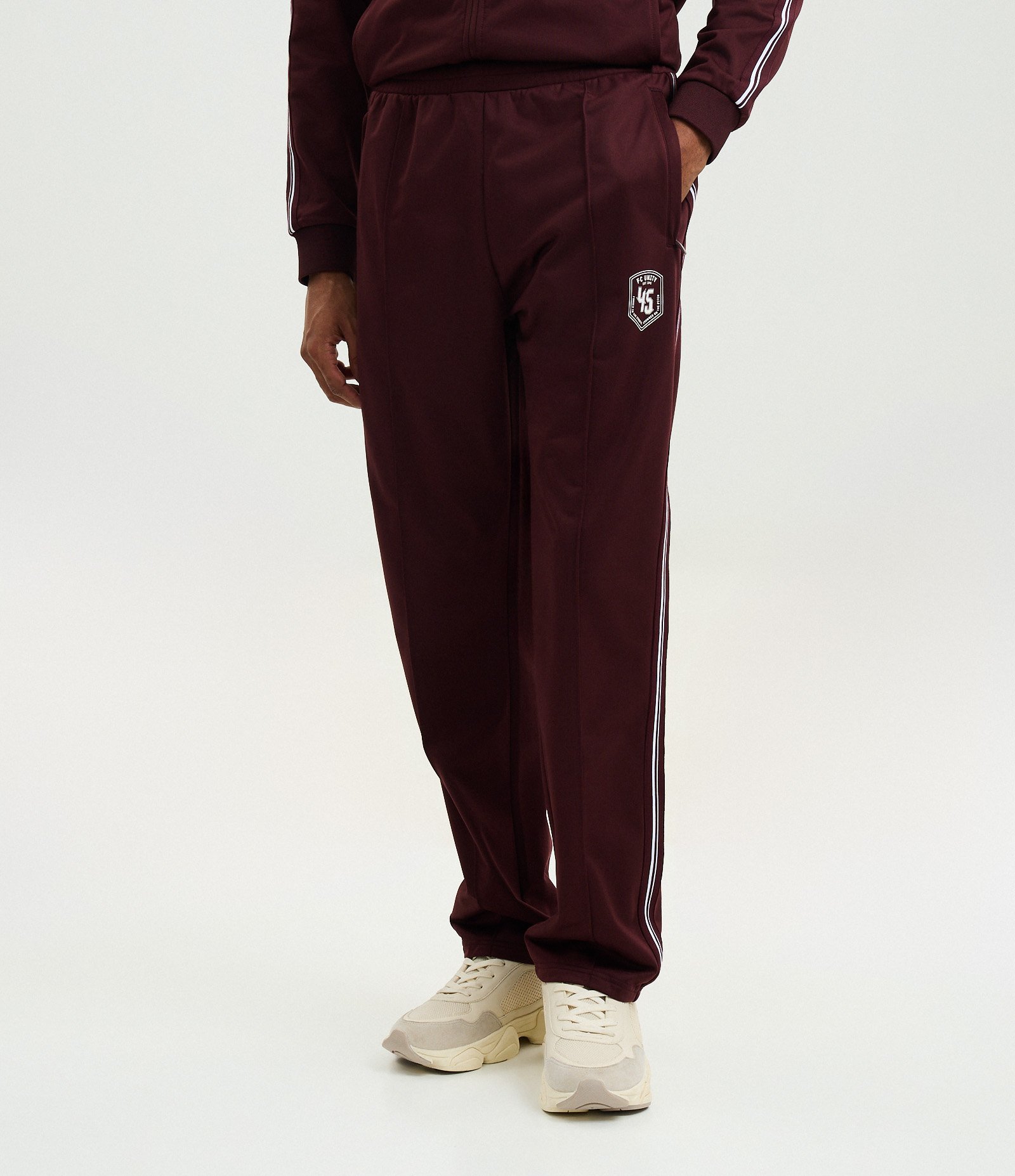 Calça Esportiva em Helanca com Listras Laterais Bordô 3