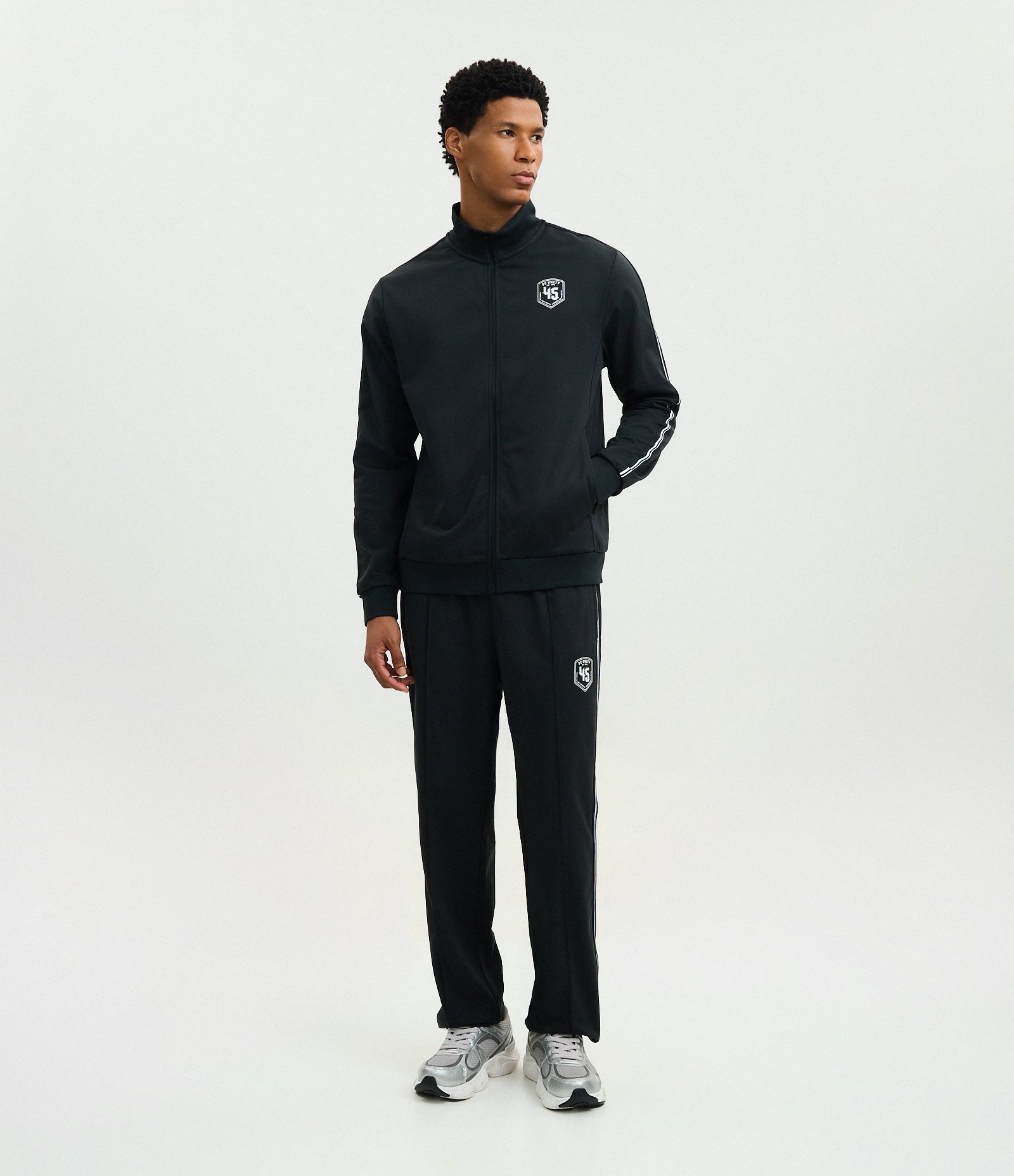 Calça Esportiva em Helanca com Listras Laterais Preto 1