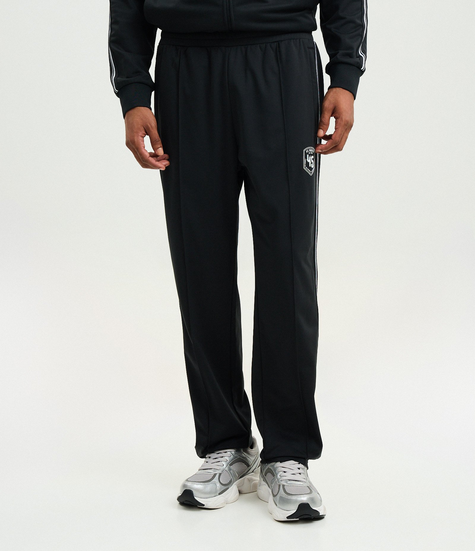 Calça Esportiva em Helanca com Listras Laterais Preto 2