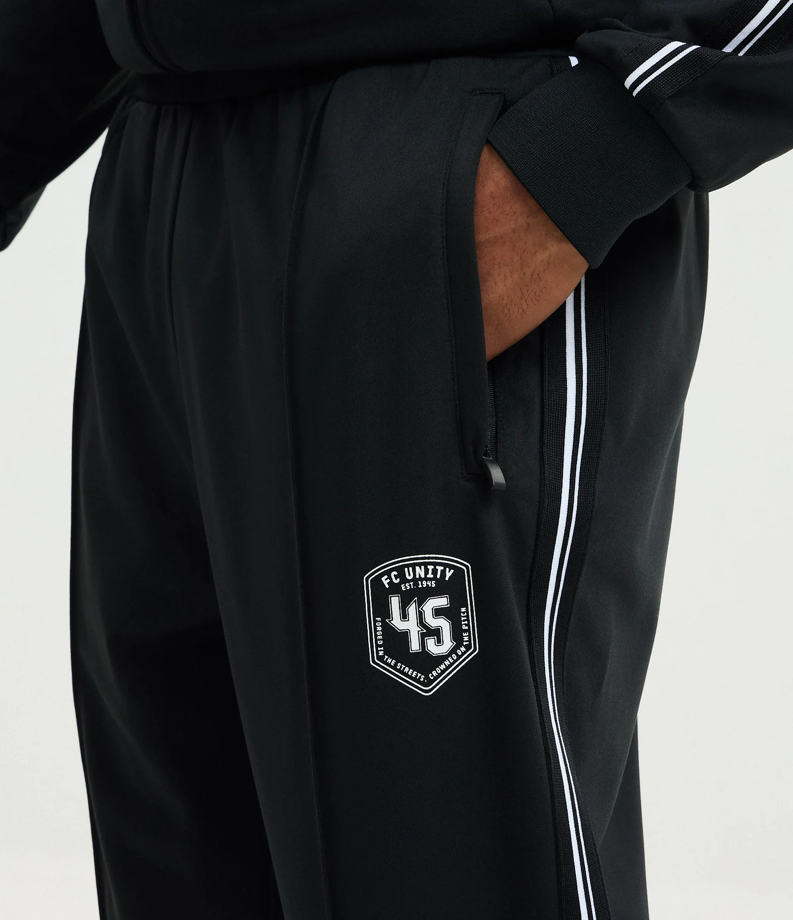 Calça Esportiva em Helanca com Listras Laterais Preto 3