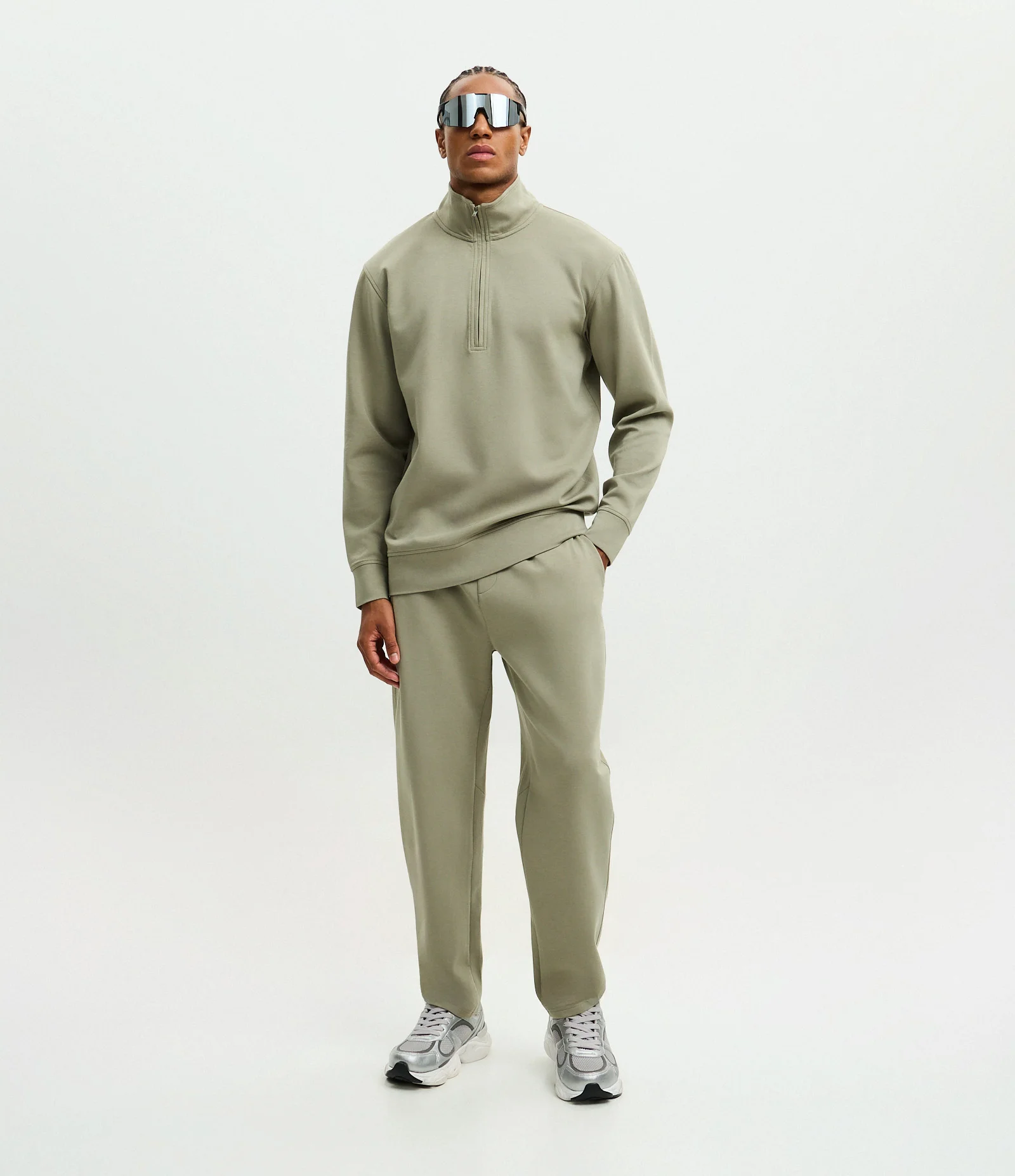 Calça Reta Esportiva em Moletom Tecnológico Verde 1