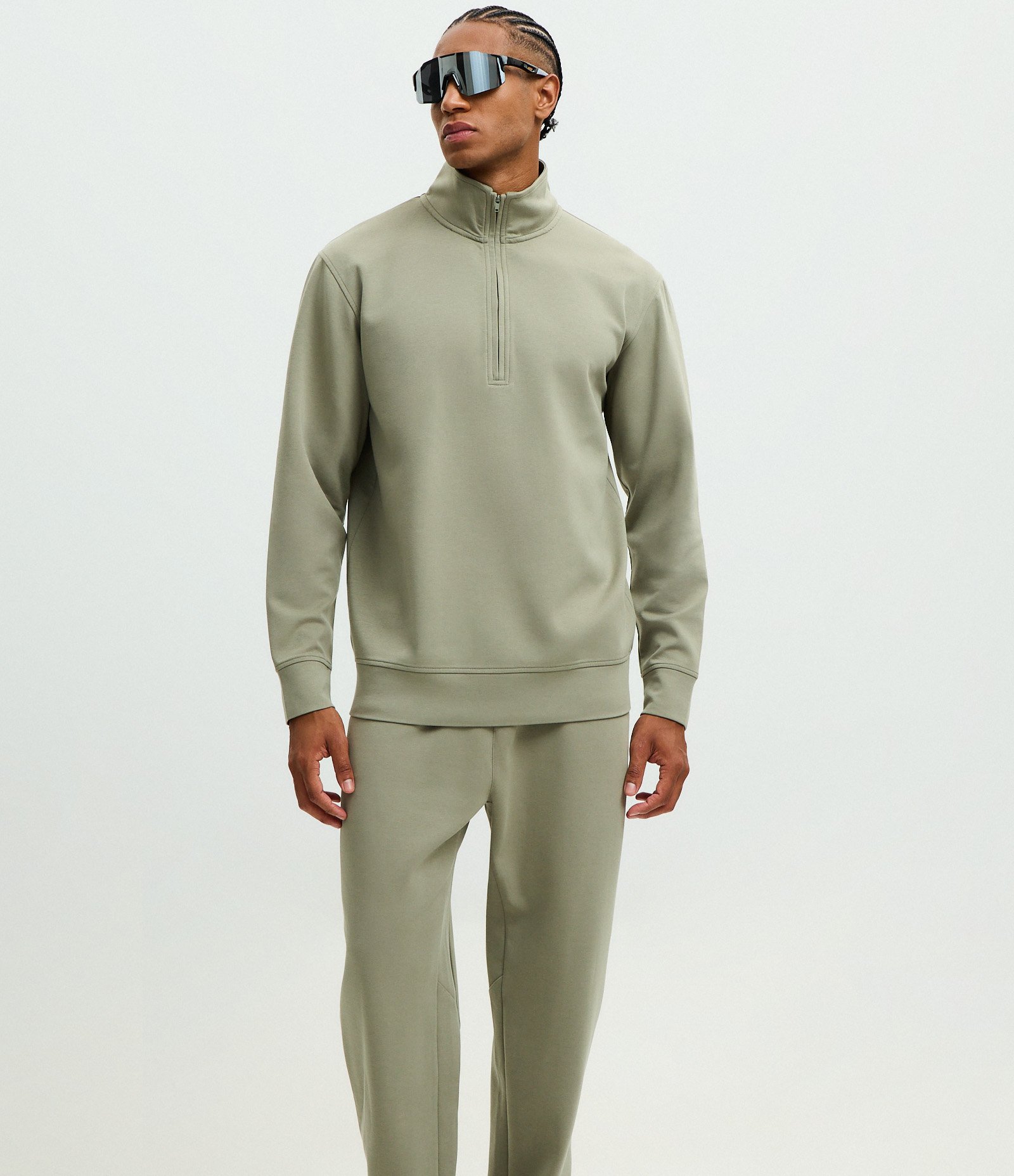 Calça Reta Esportiva em Moletom Tecnológico Verde 4