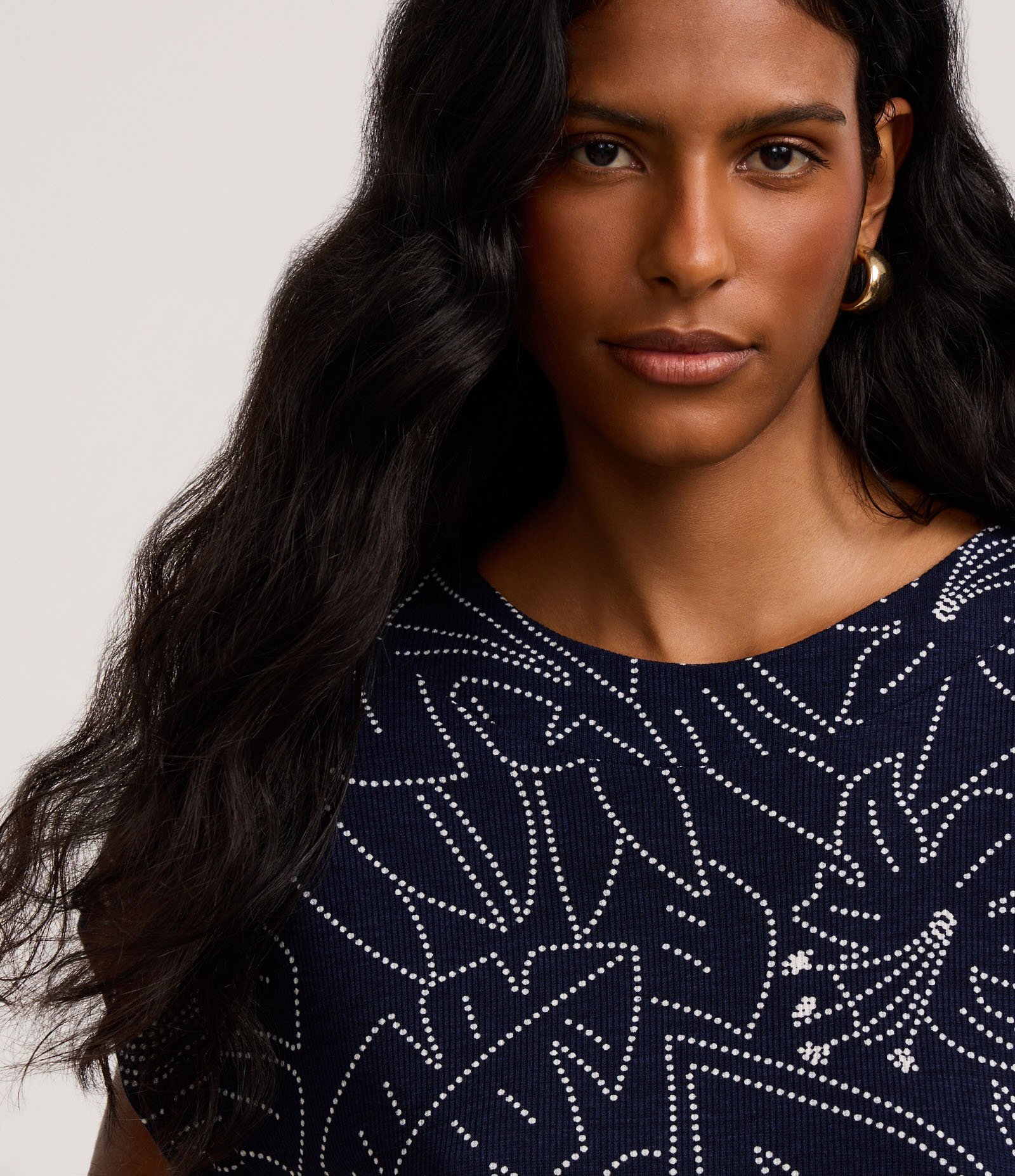 Blusa Canelada em Ribana com Estampa Floral e Folhagem Azul Marinho 3