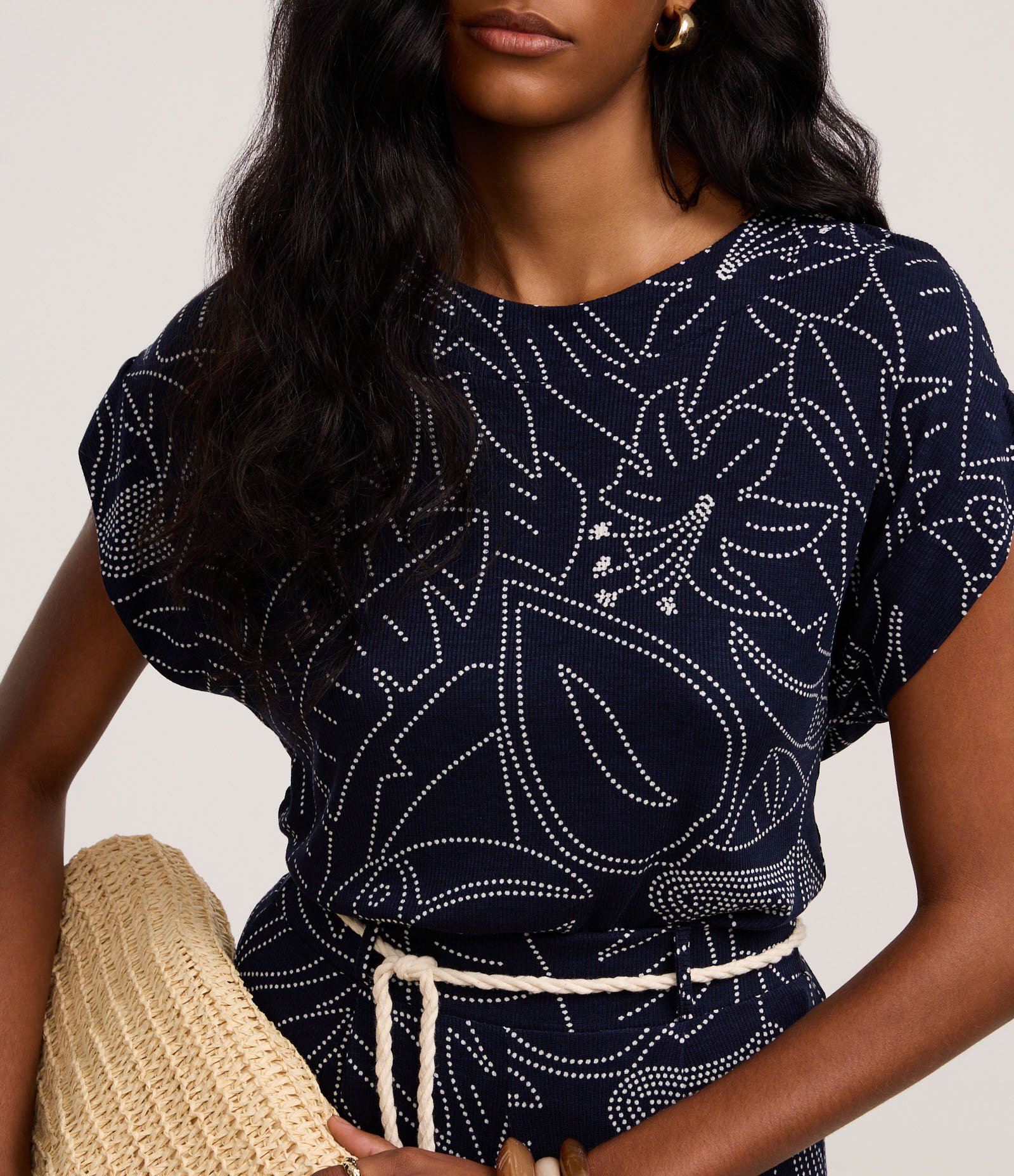 Blusa Canelada em Ribana com Estampa Floral e Folhagem Azul Marinho 4