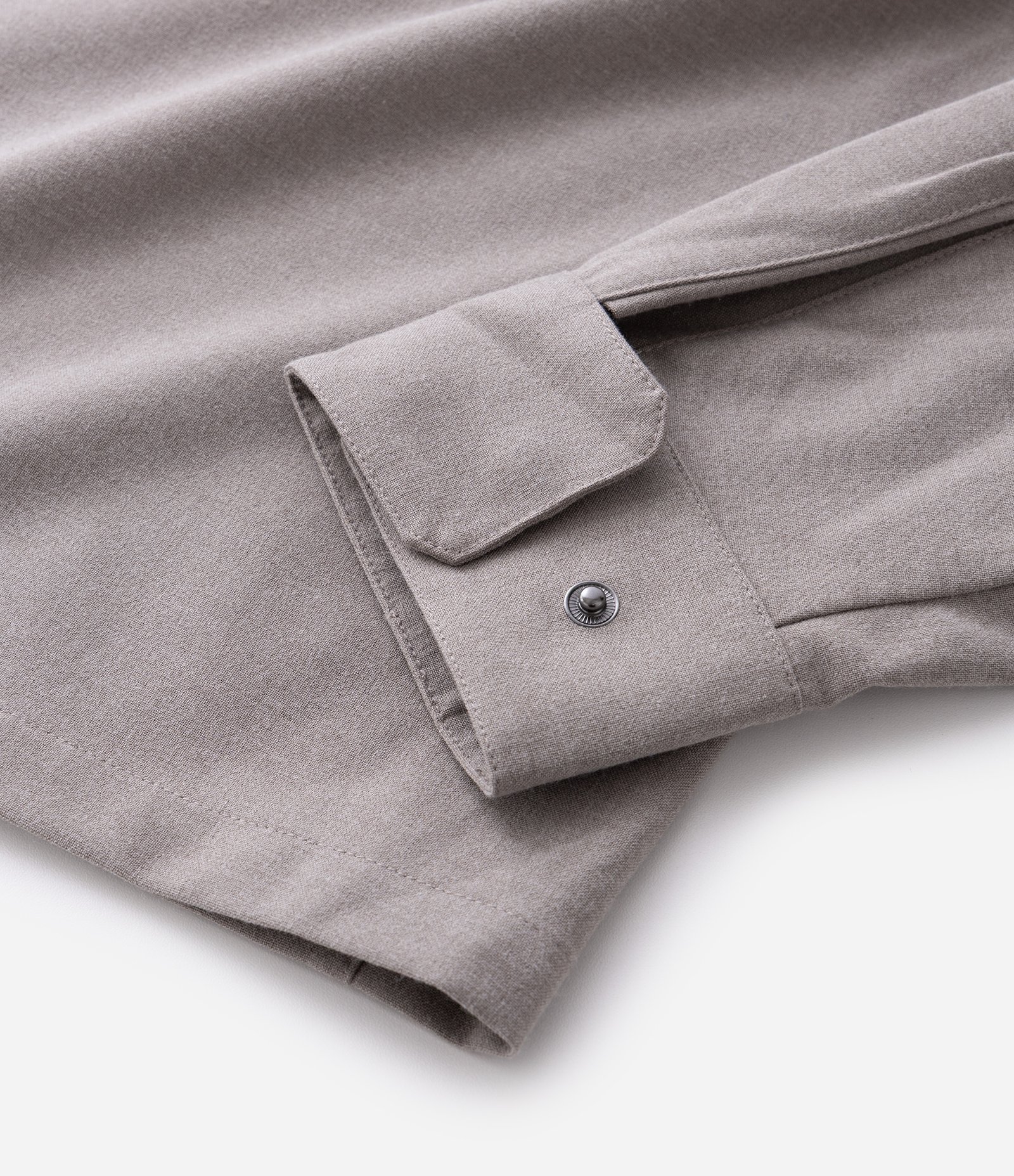 Camisa Comfort em Poliviscose com Bolsos Frontais Cinza Claro 4