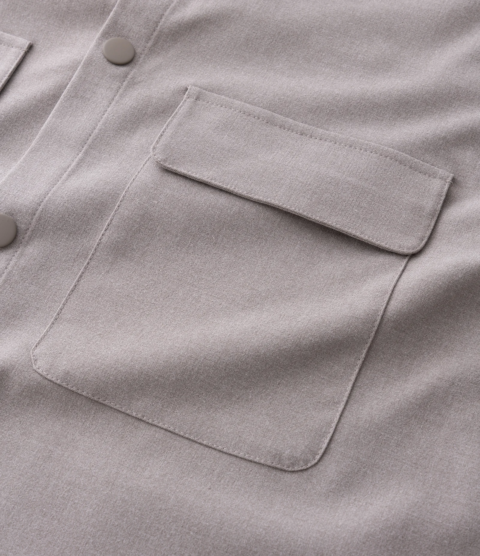 Camisa Comfort em Poliviscose com Bolsos Frontais Cinza Claro 5