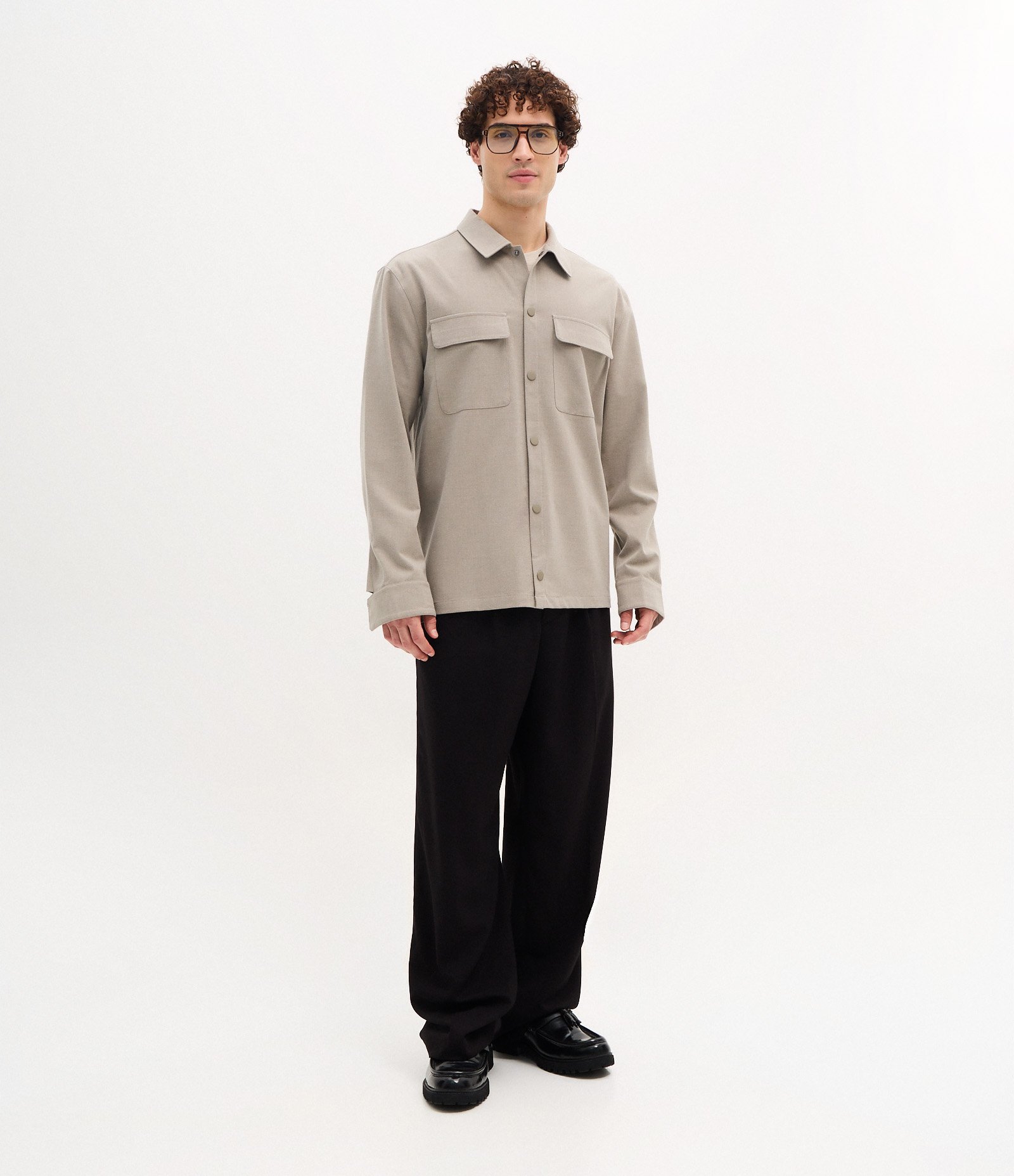 Camisa Comfort em Poliviscose com Bolsos Frontais Cinza Claro 2