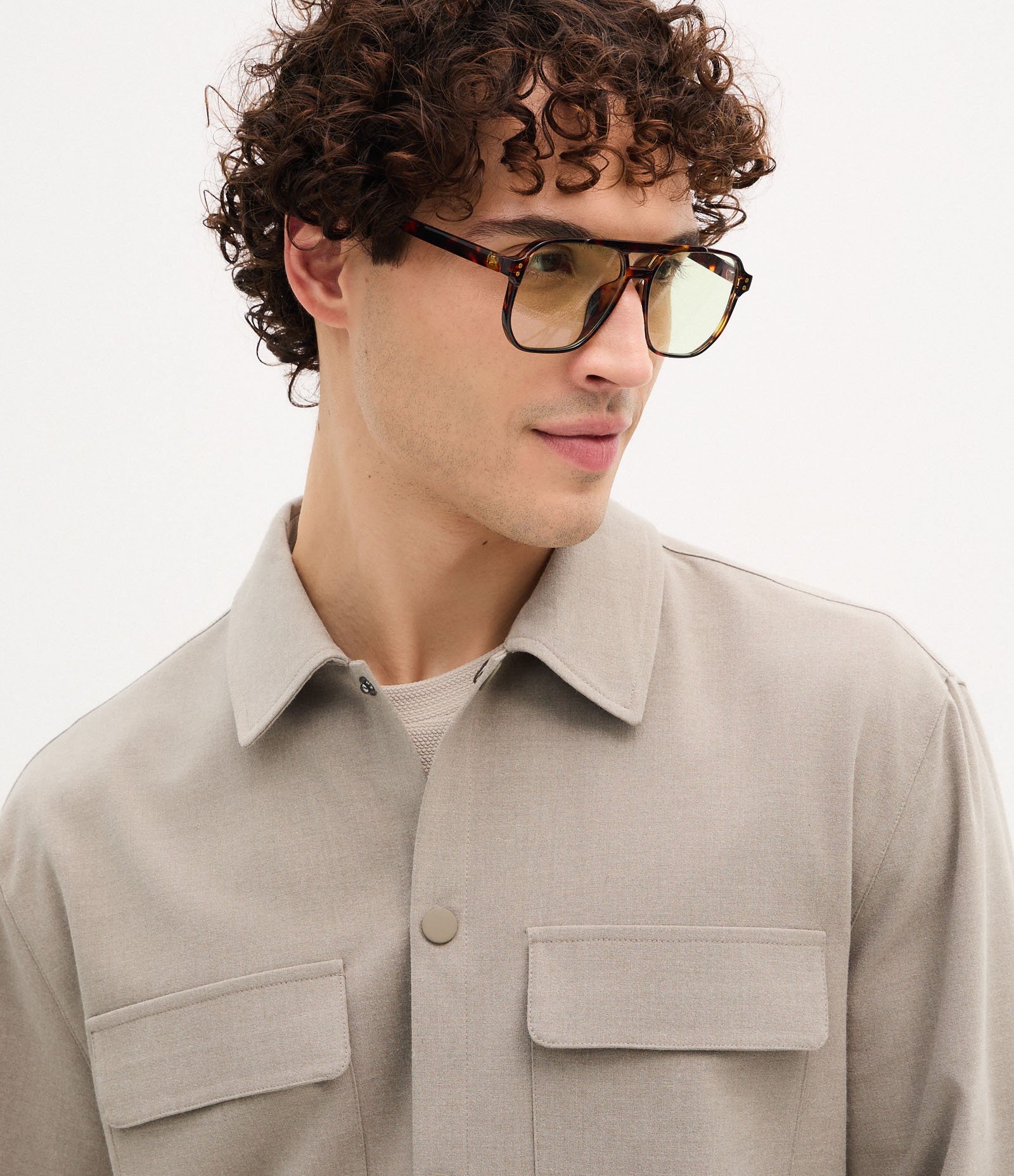 Camisa Comfort em Poliviscose com Bolsos Frontais Cinza Claro 3