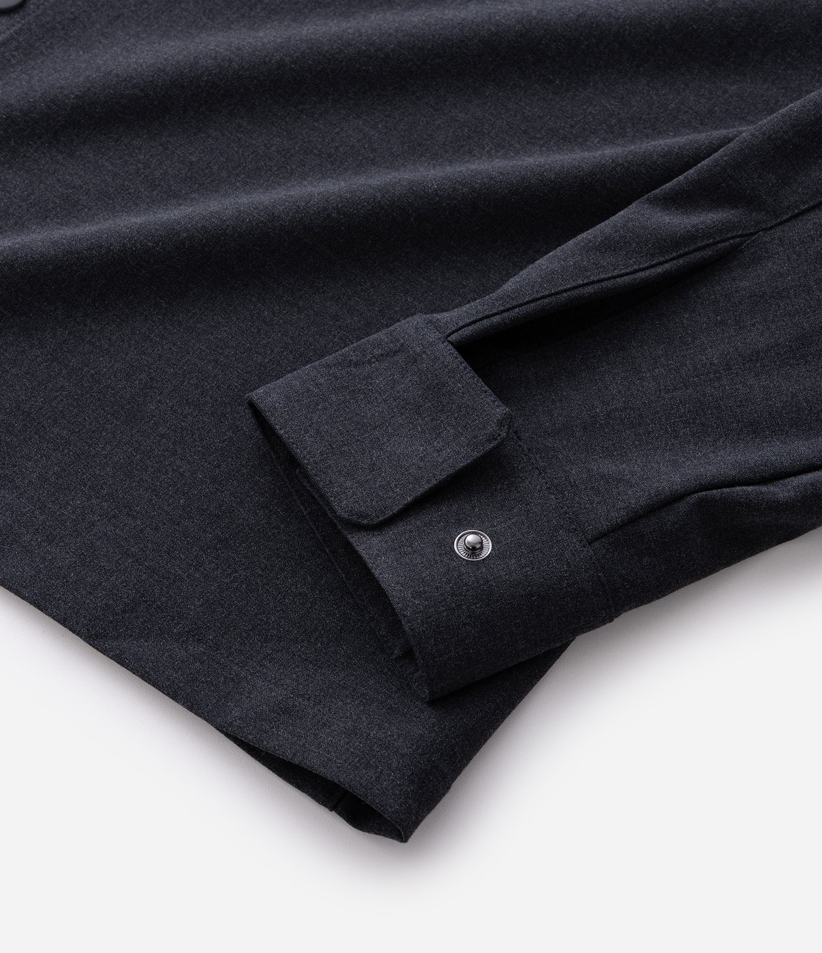 Camisa Comfort em Poliviscose com Bolsos Frontais Preto 7