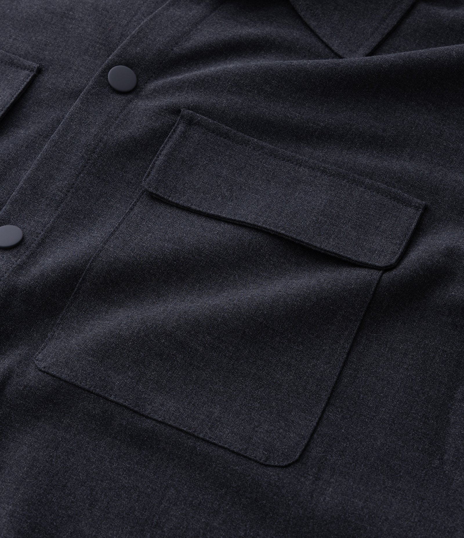 Camisa Comfort em Poliviscose com Bolsos Frontais Preto 8