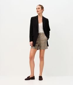Short Alfaiatado em Crepe com Estampa Xadrez