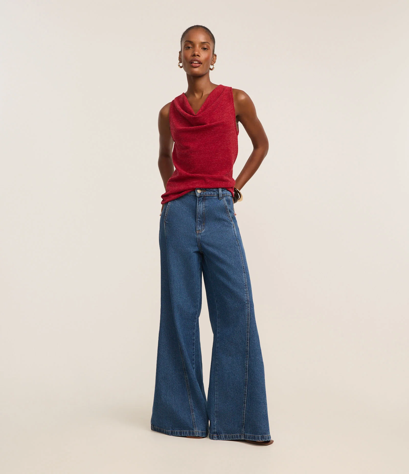 Blusa em Tricô com Decote Degagê Vermelho 2