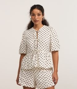 Camisa Peplum Alfaiatada com Manga Bufante e Estampa Poá