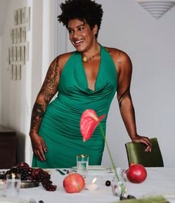 Vestido Frente Única Longo em Microfibra com Decote Degagê