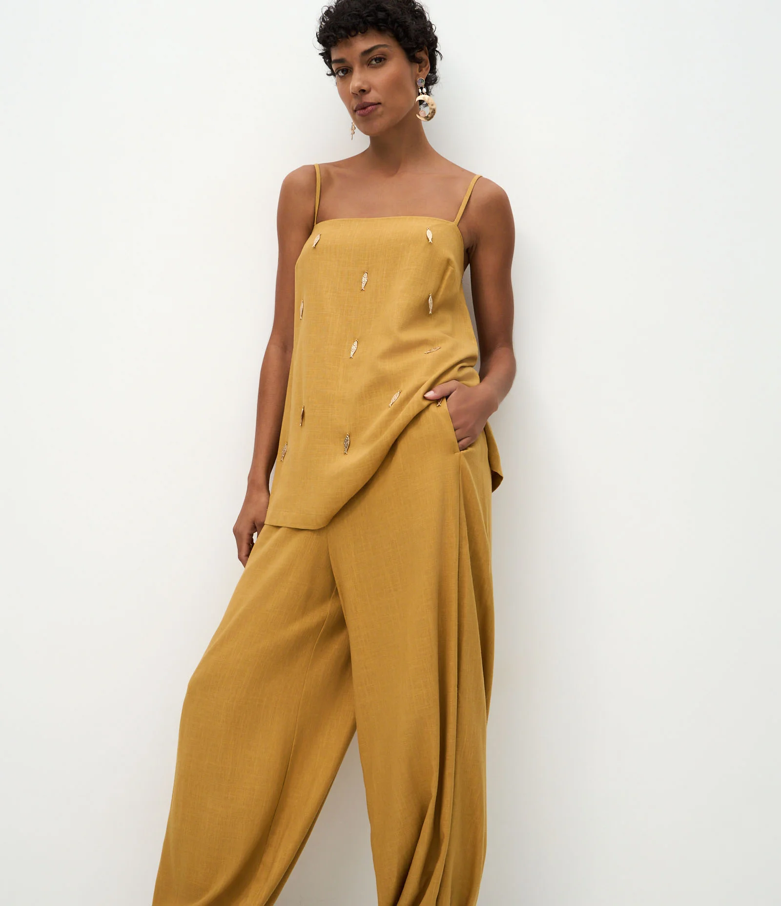 Calça Alladin em Viscolinho com Cós Elástico Amarelo 2