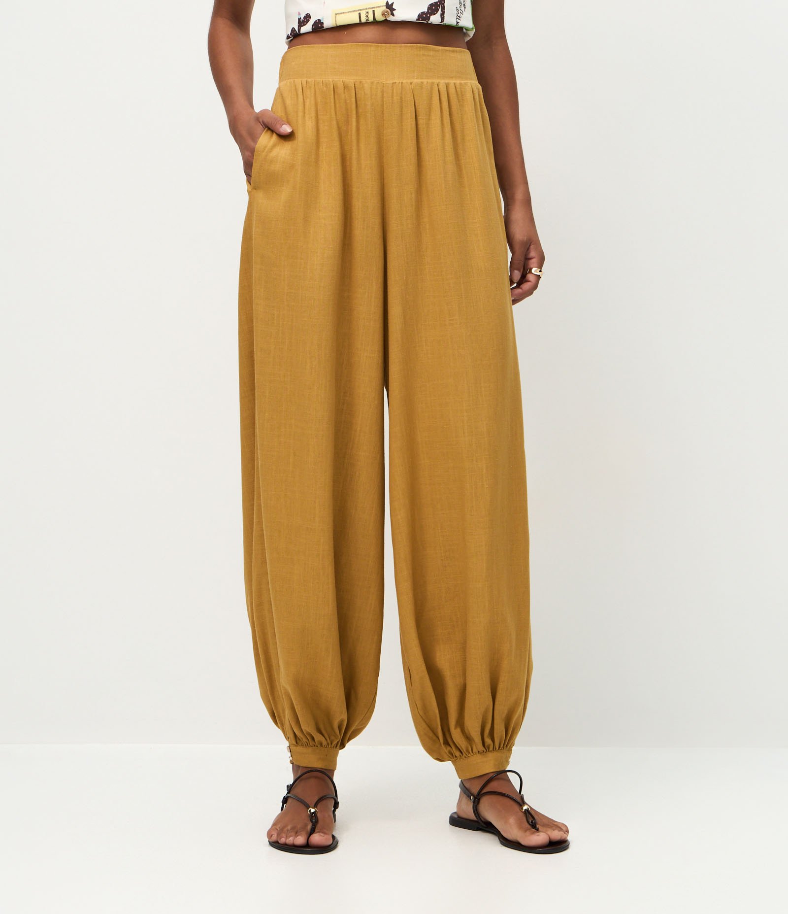 Calça Alladin em Viscolinho com Cós Elástico Amarelo 3