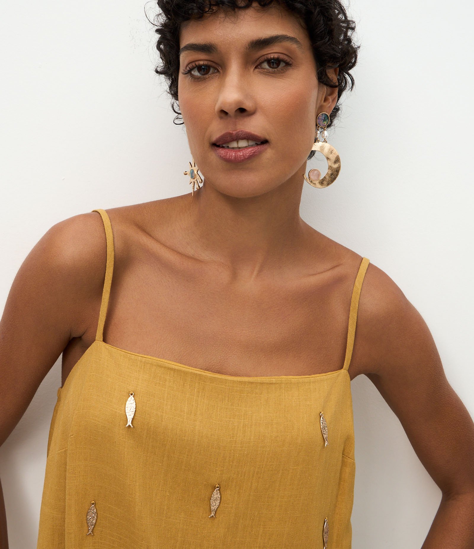 Blusa Alongada em Viscolinho com Pingentes de Peixes Amarelo 4