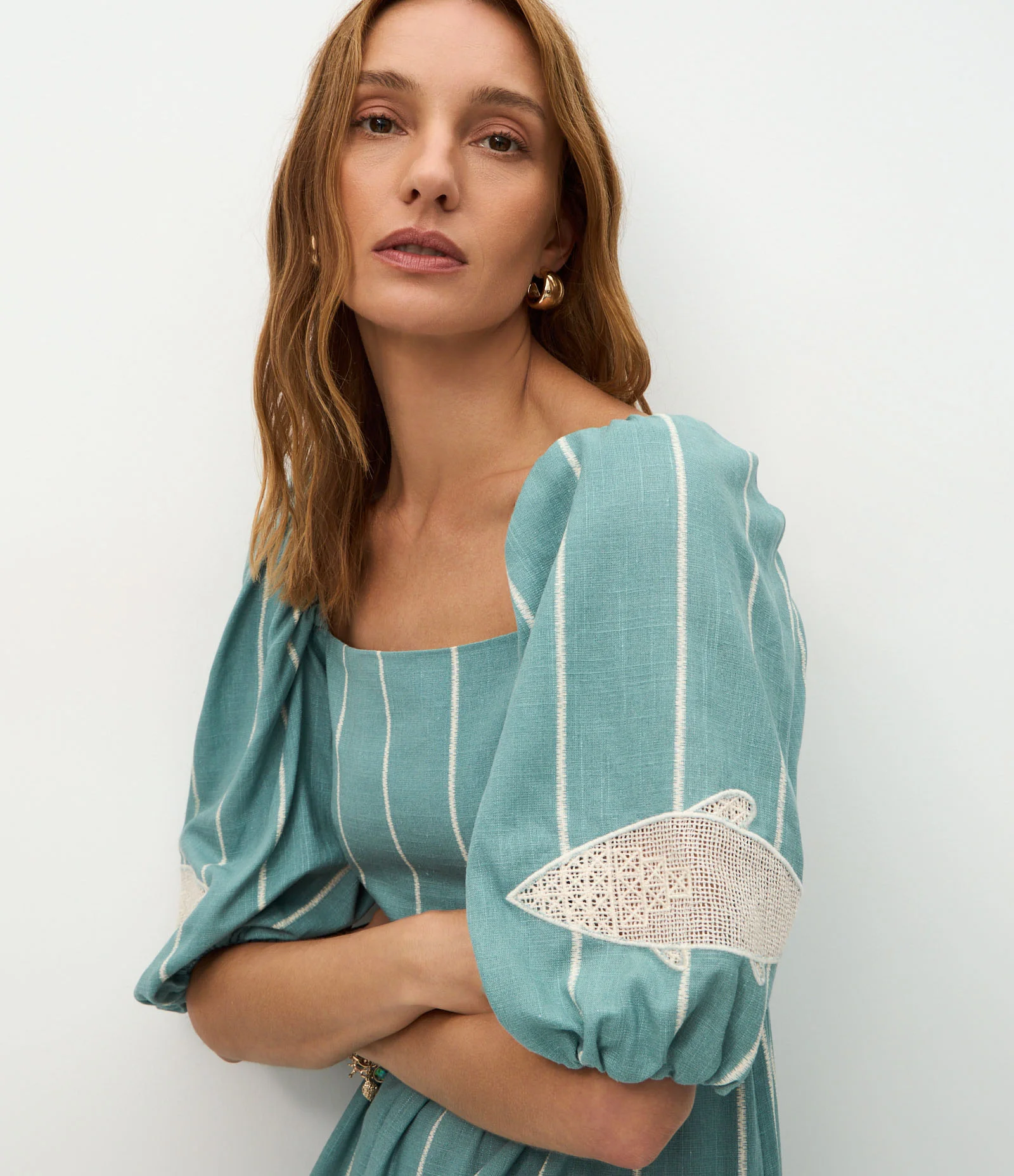 Vestido Longo com Decote Quadrado e Bordado de Peixe Verde 2