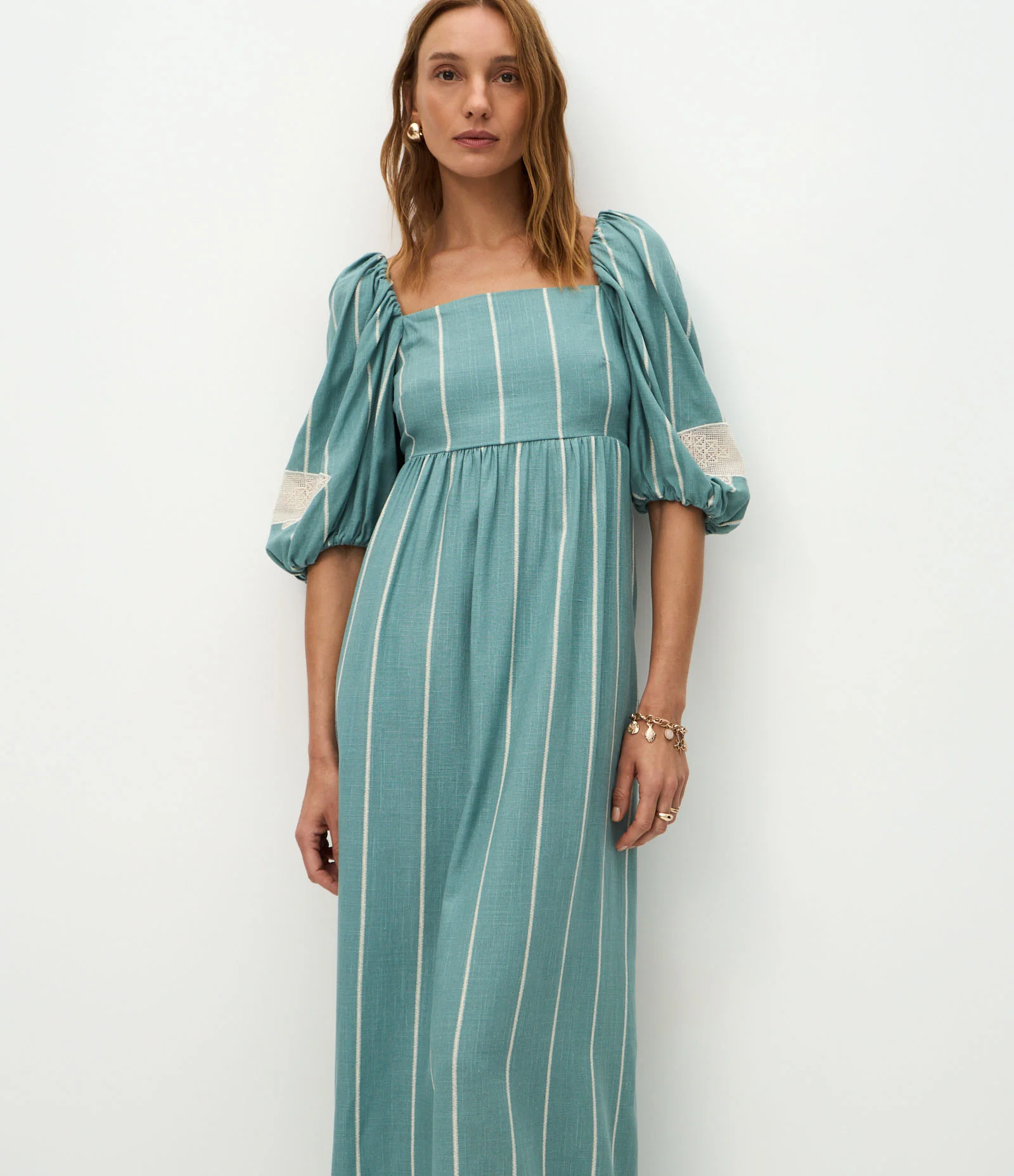 Vestido Longo com Decote Quadrado e Bordado de Peixe Verde 3