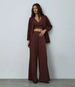 Calça Pantalona Alfaiatada com Cós Liso e Pregas