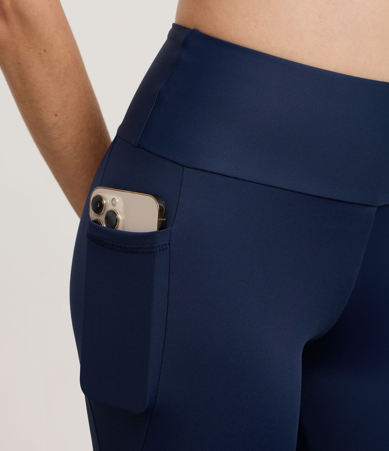 Calca Legging Esportiva em Microfibra com Bolsos Azul 3