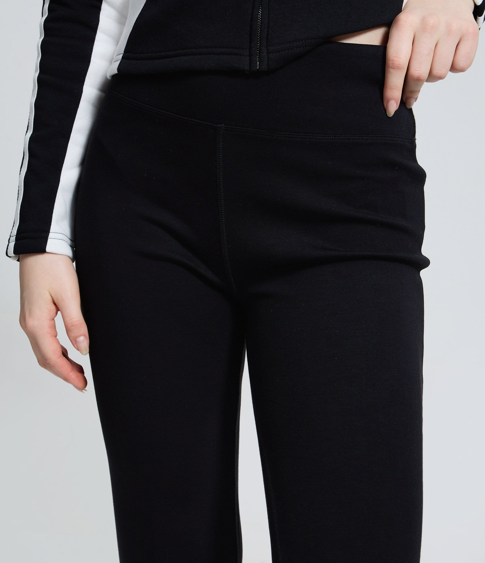 Calça Flare em Microfibra Mescla Preto 3