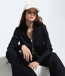 Casaco em Modal com Recortes e Fechamento por Zíper