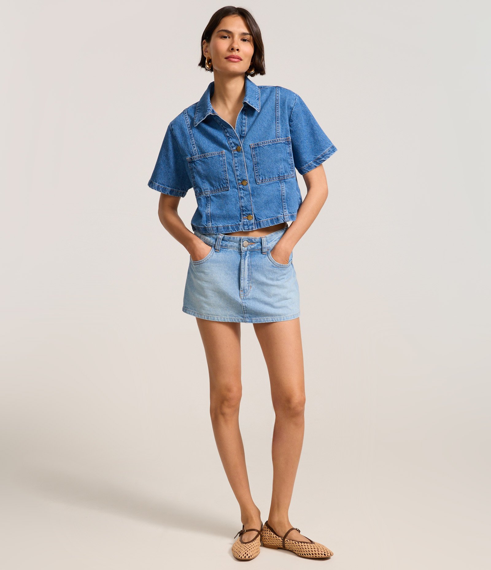 Camisa Cropped em Jeans com Recortes Azul 2