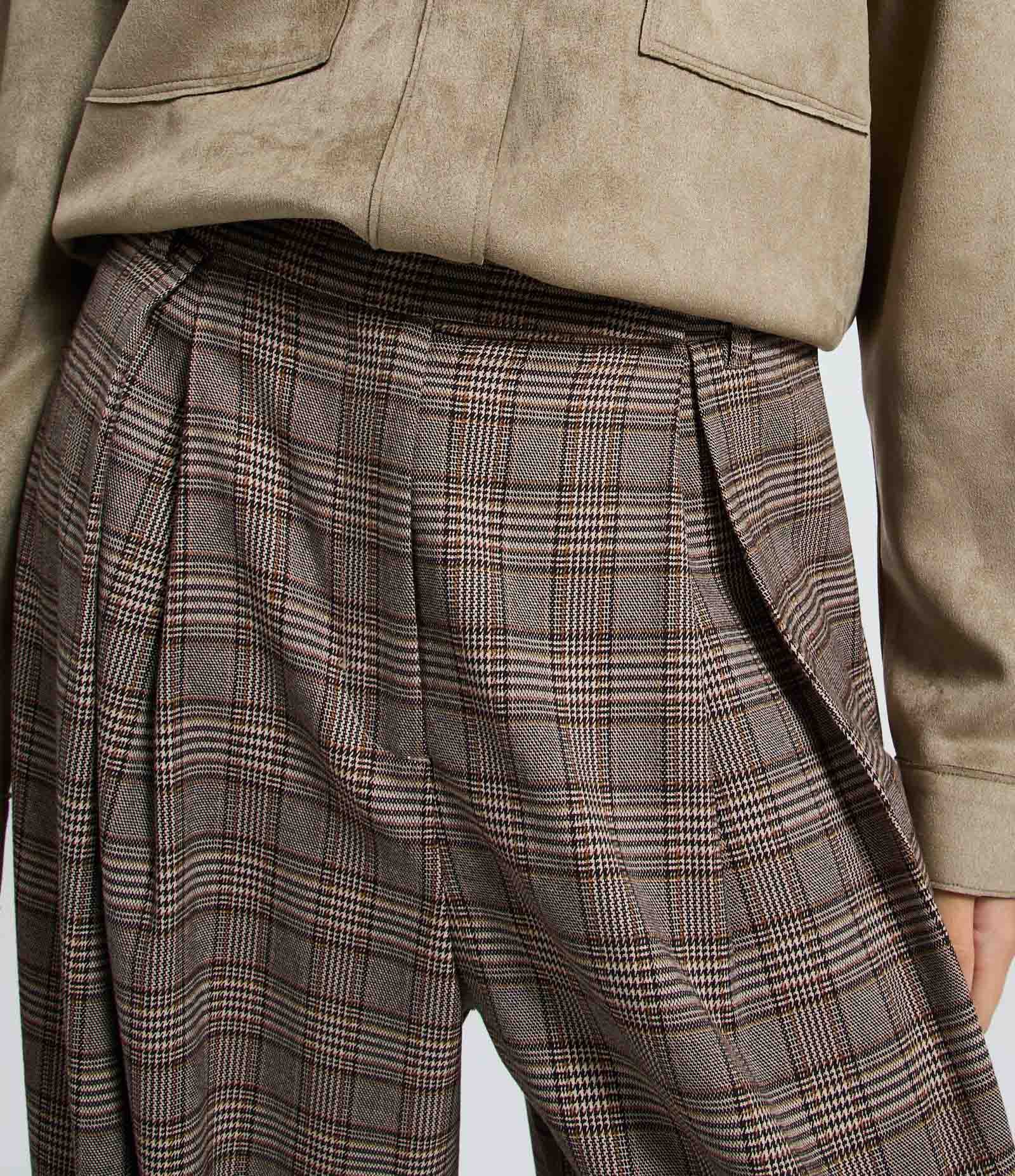 Calça Barrel em Alfaiataria com Estampa Xadrez Bege 2