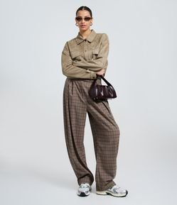 Calça Barrel em Alfaiataria com Estampa Xadrez