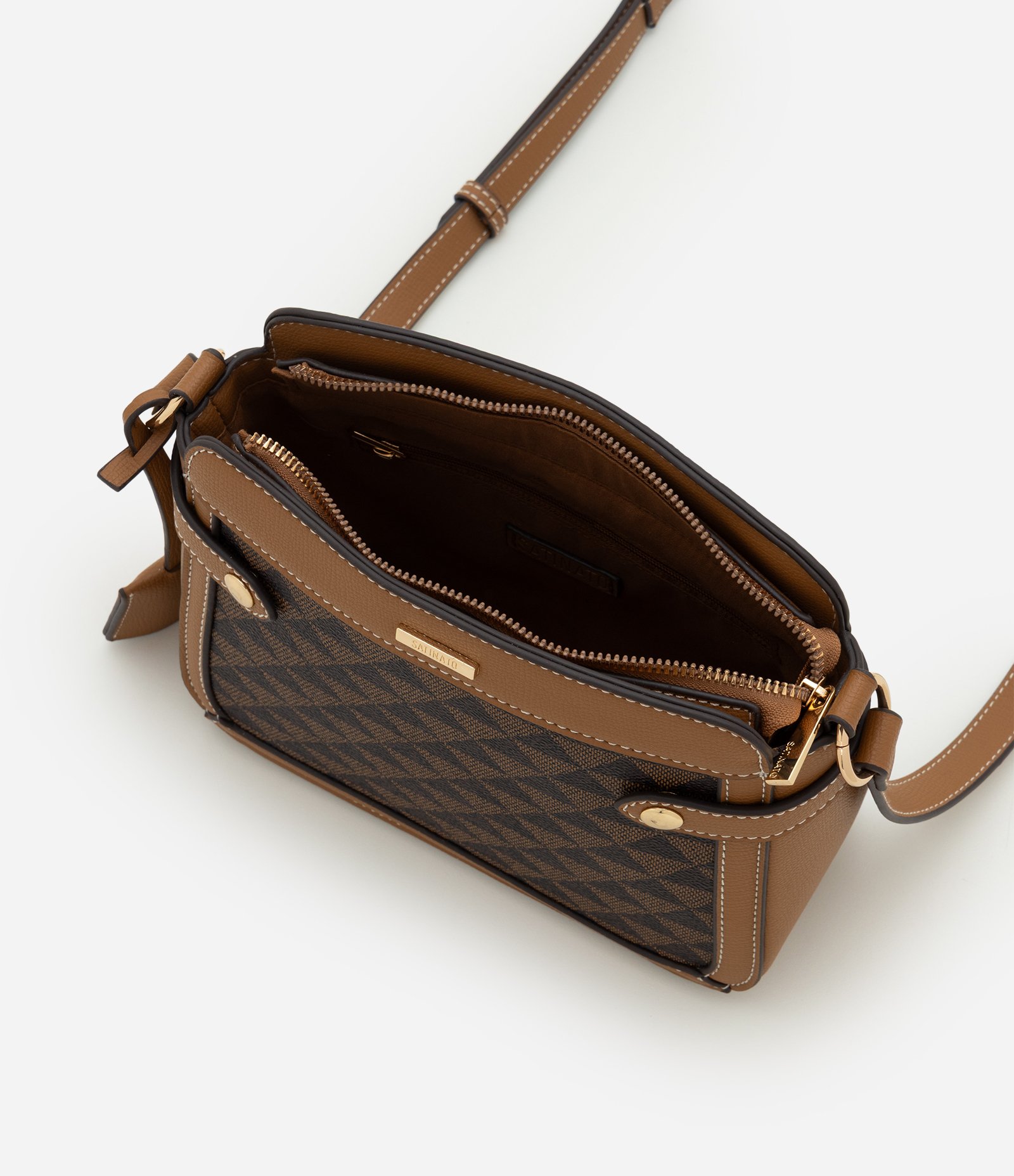 Bolsa Postman Média em PU com Estampa de Triângulos Marrom 4