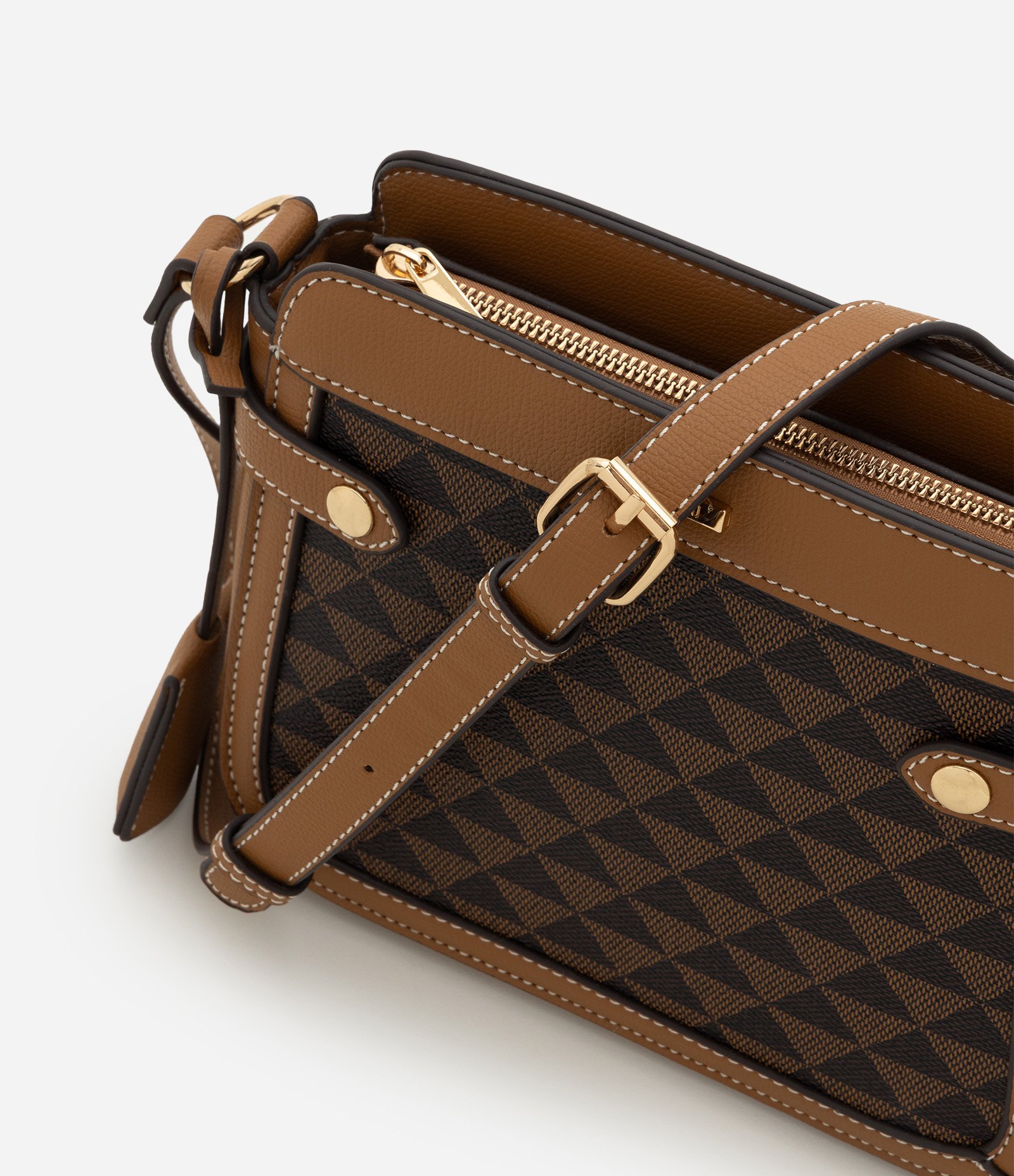 Bolsa Postman Média em PU com Estampa de Triângulos Marrom 6