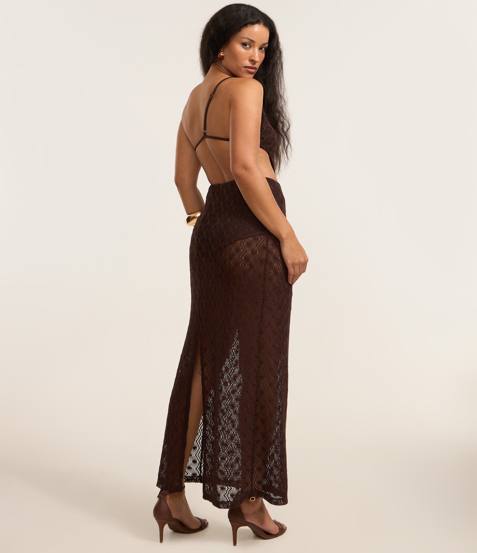 Vestido New Midi em Renda com Ombro Só e Sobreposição Marrom 3