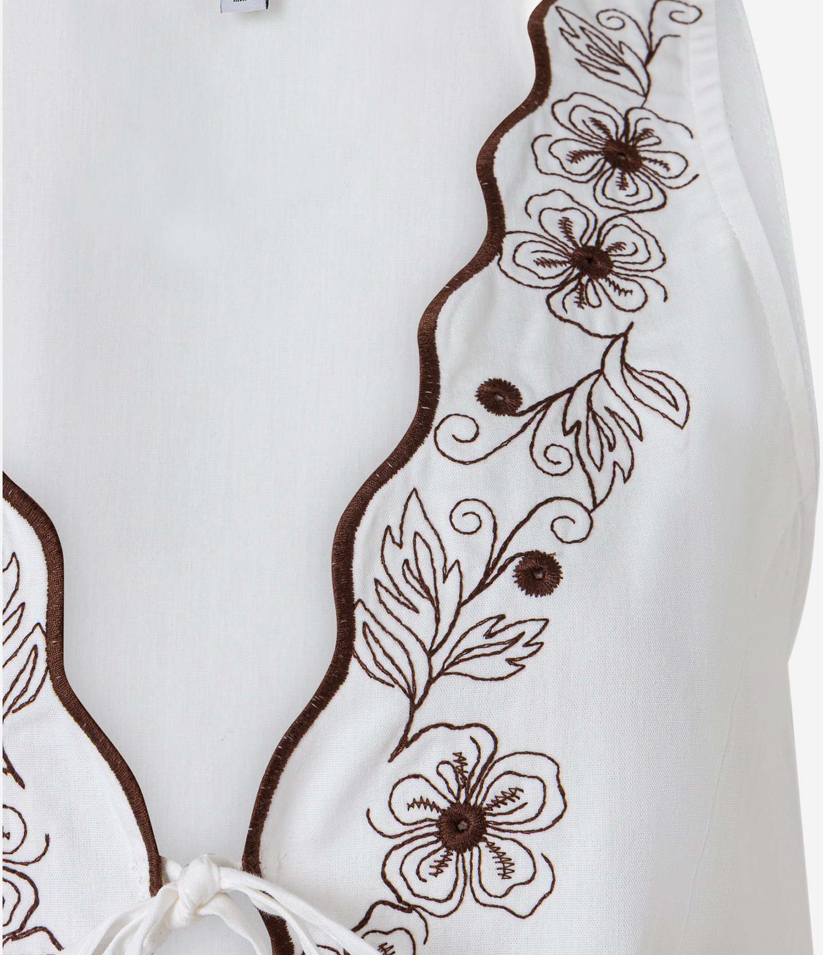 Colete em Tricoline com Bordado Floral e Amarração Frontal Branco 6