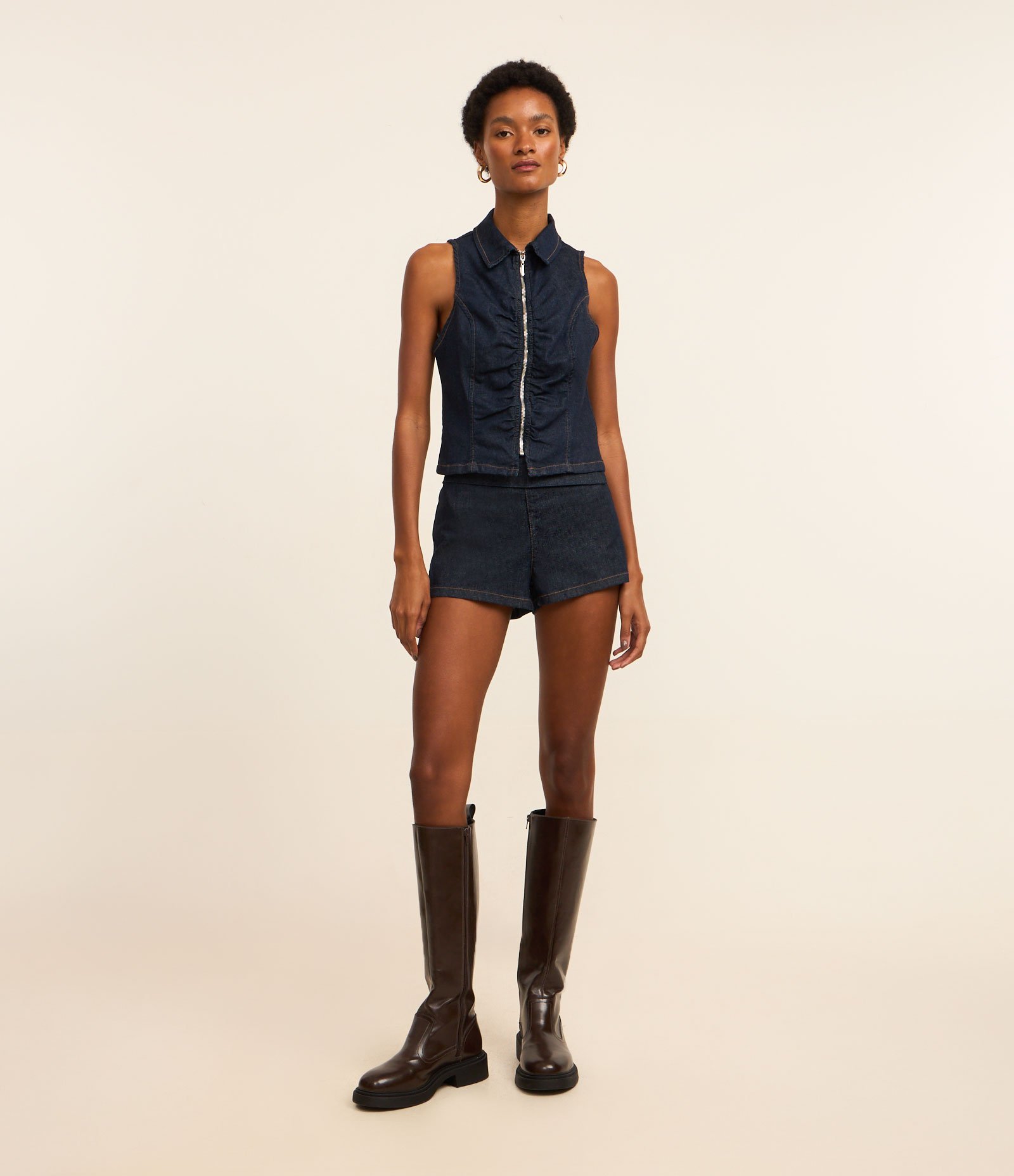 Short em Jeans com Pala Dobrada no Cós Marinho Escuro 1