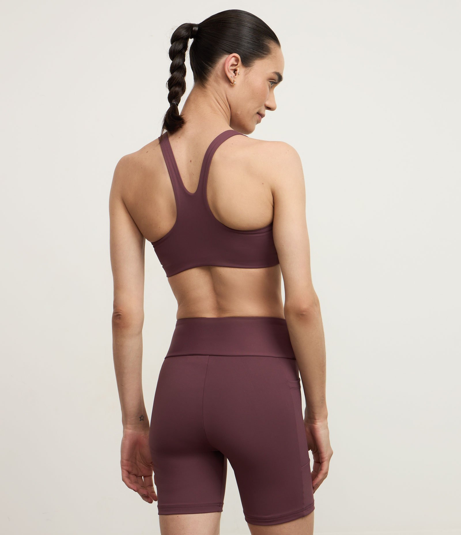 Bermuda Esportiva em Microfibra com Bolso Marrom 4