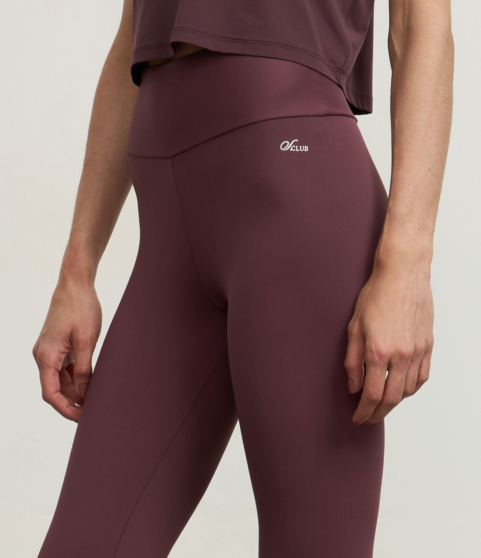 Calça Legging Esportiva em Microfibra com Bolso nas Costas Marrom 3