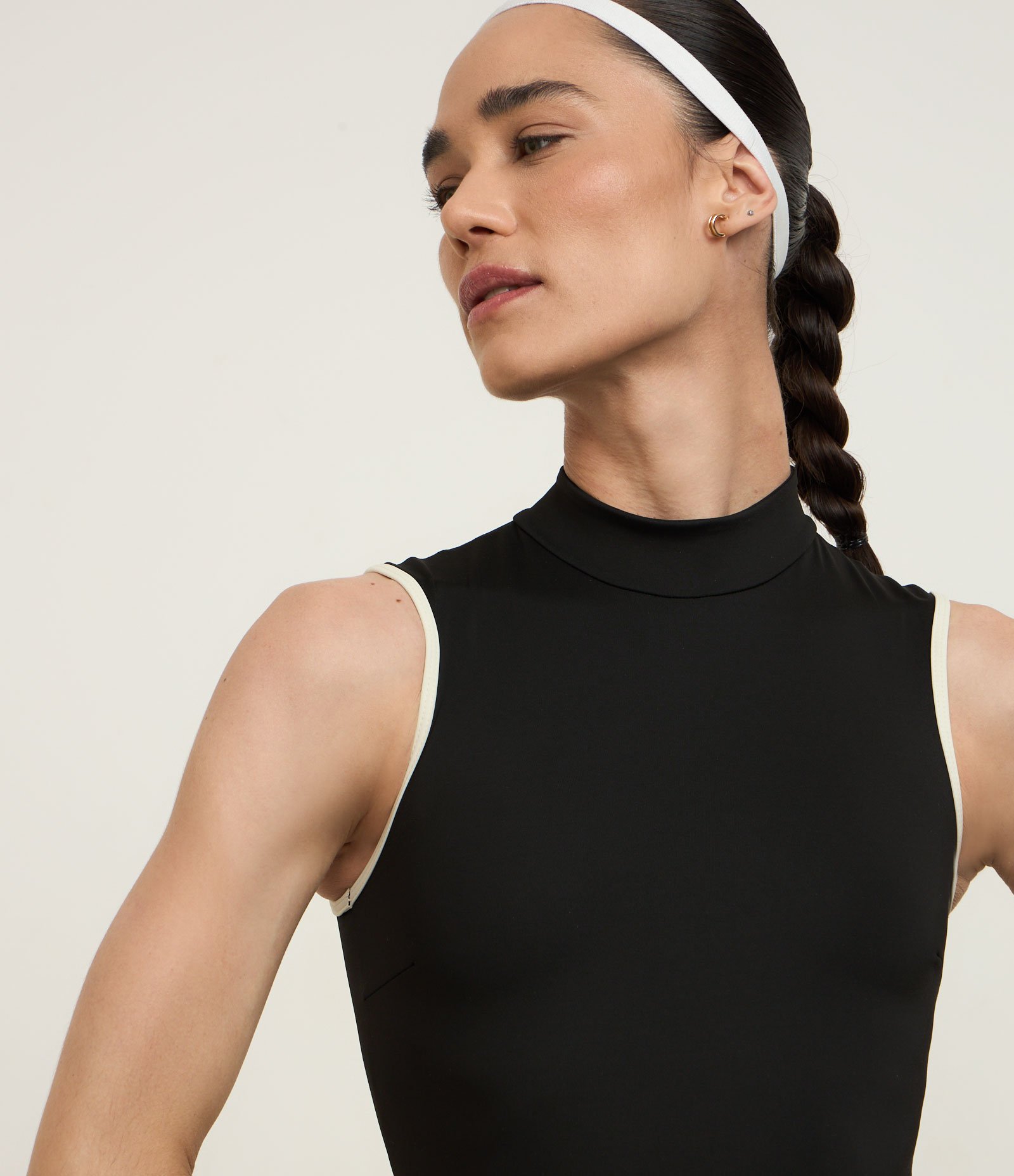 Macaquinho Esportivo sem Manga com Zíper Traseiro Alongado Preto 3