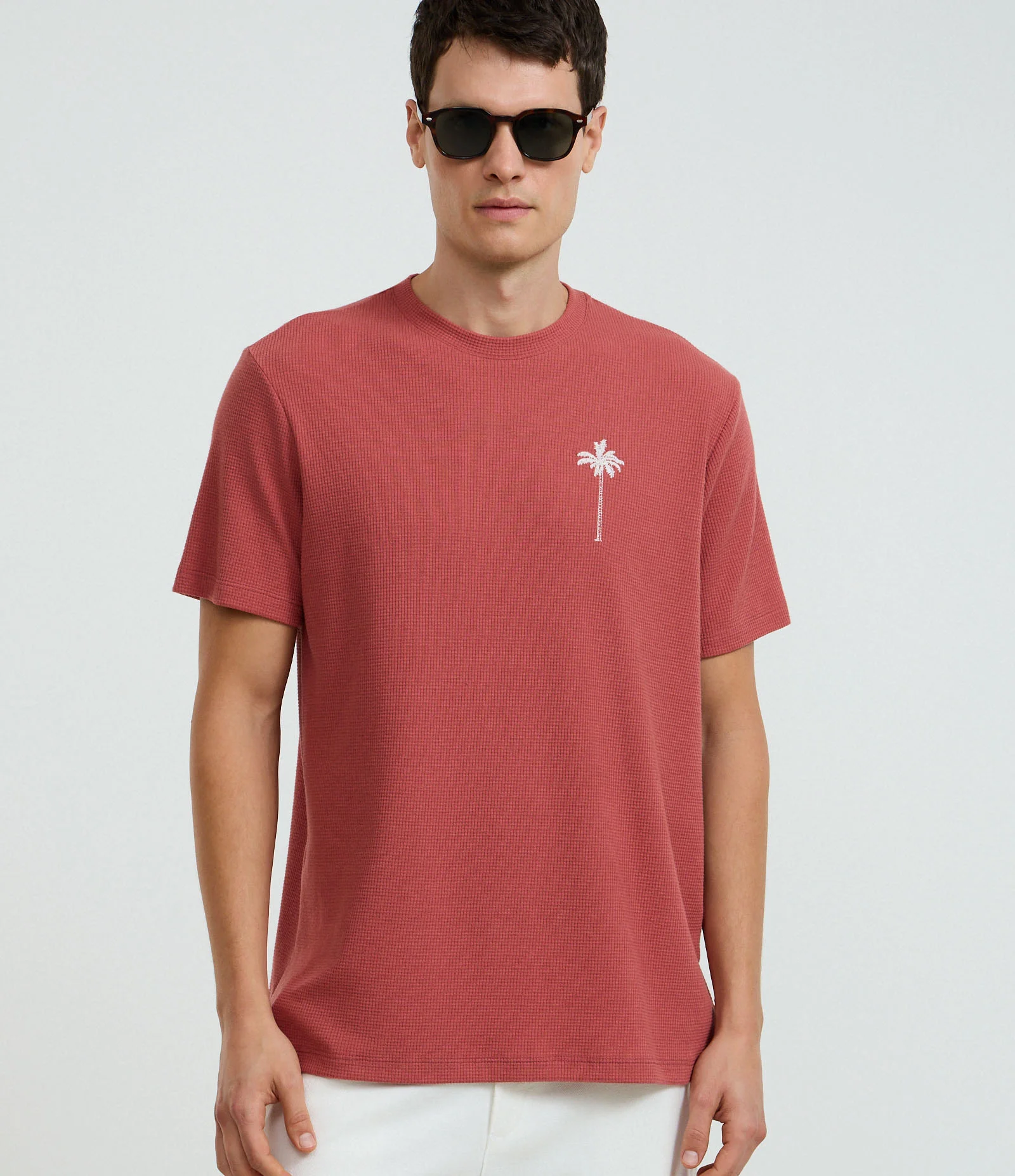 Camiseta Regular em Algodão com Textura e Bordado Vintage Forest Vermelho 1