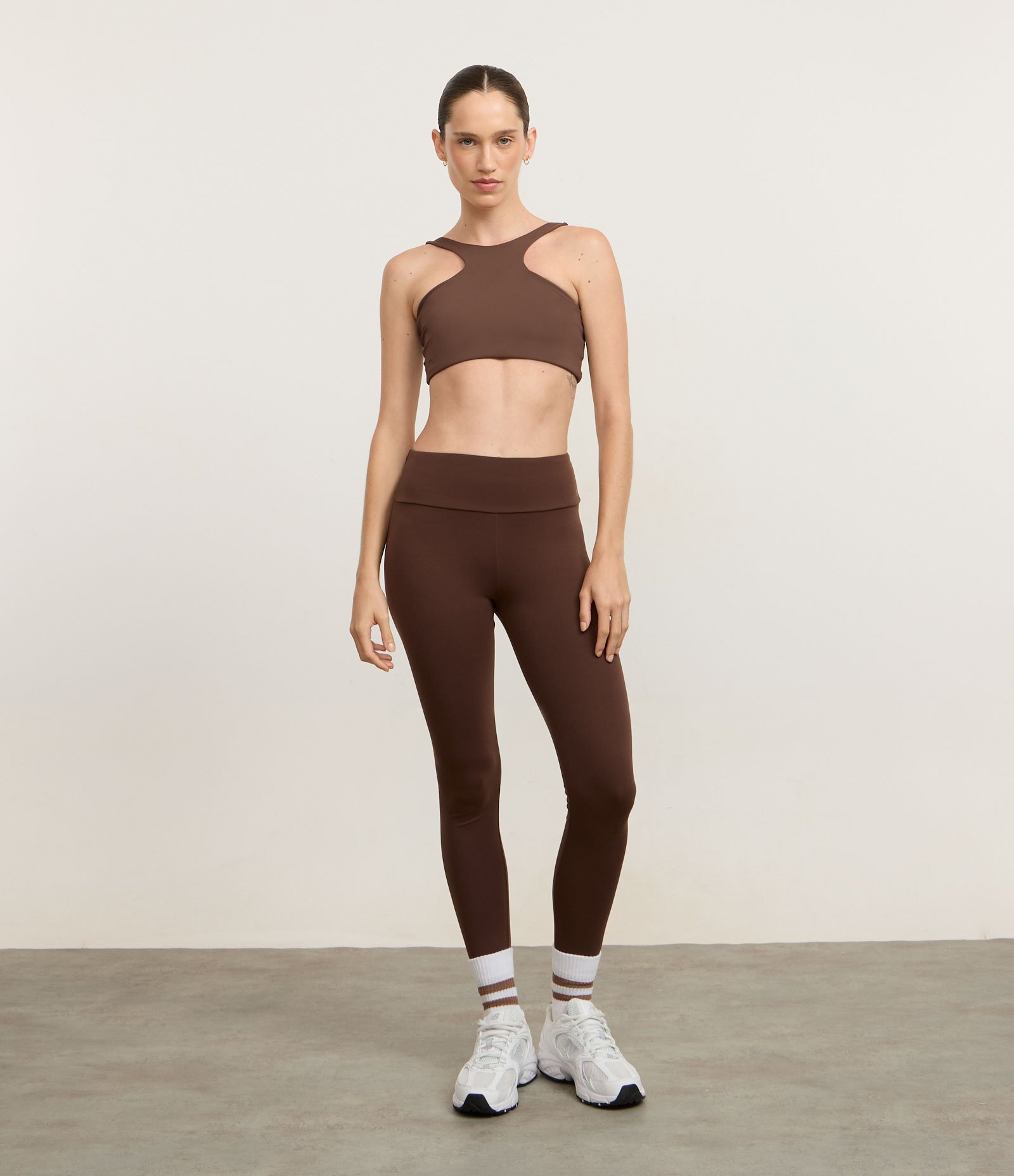 Top Halter com Bojo em Microfibra Marrom 2